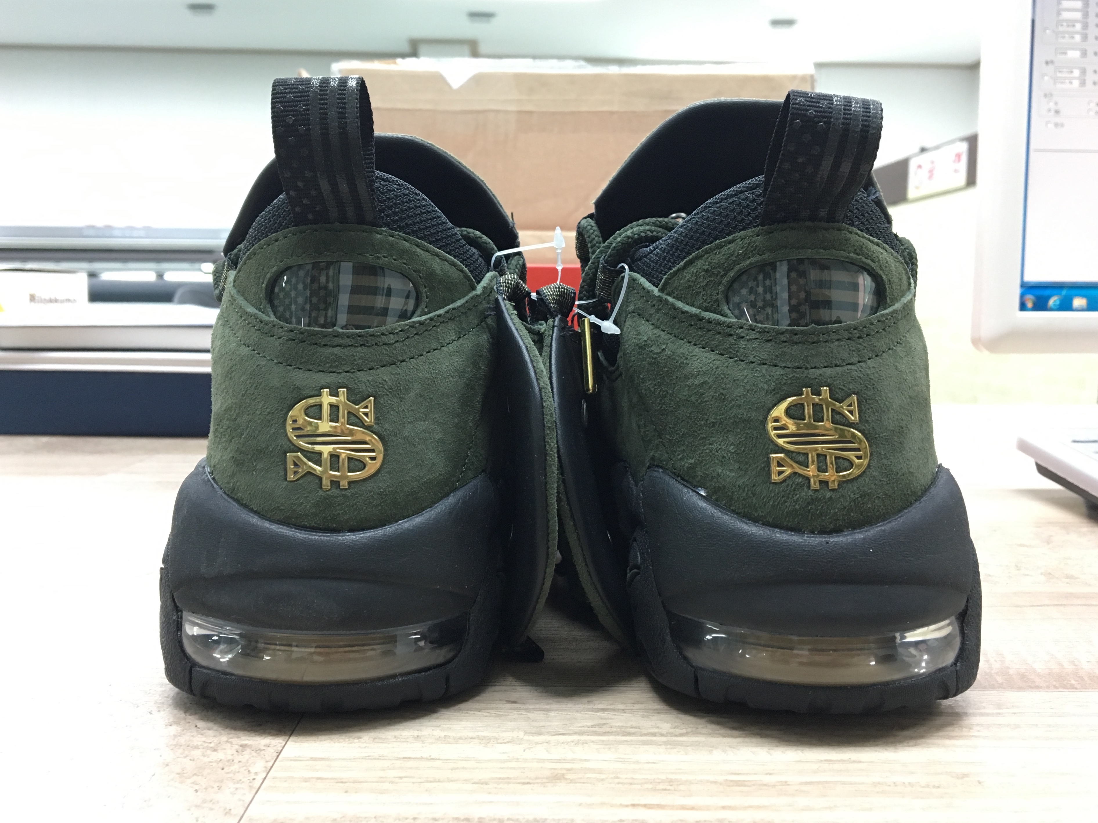 Nike Air More Money Currency Pack (USA) 착용 스타일 - 4