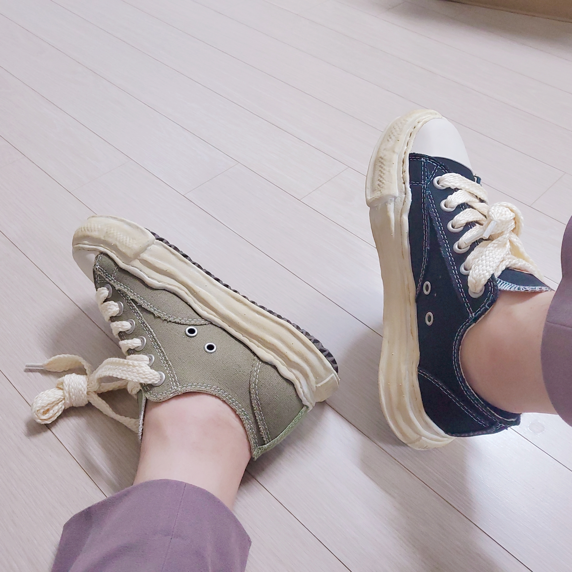 Maison Mihara Yasuhiro Peterson OG Sole OD Canvas Low-top Sneakers Black 착용 스타일 - 3