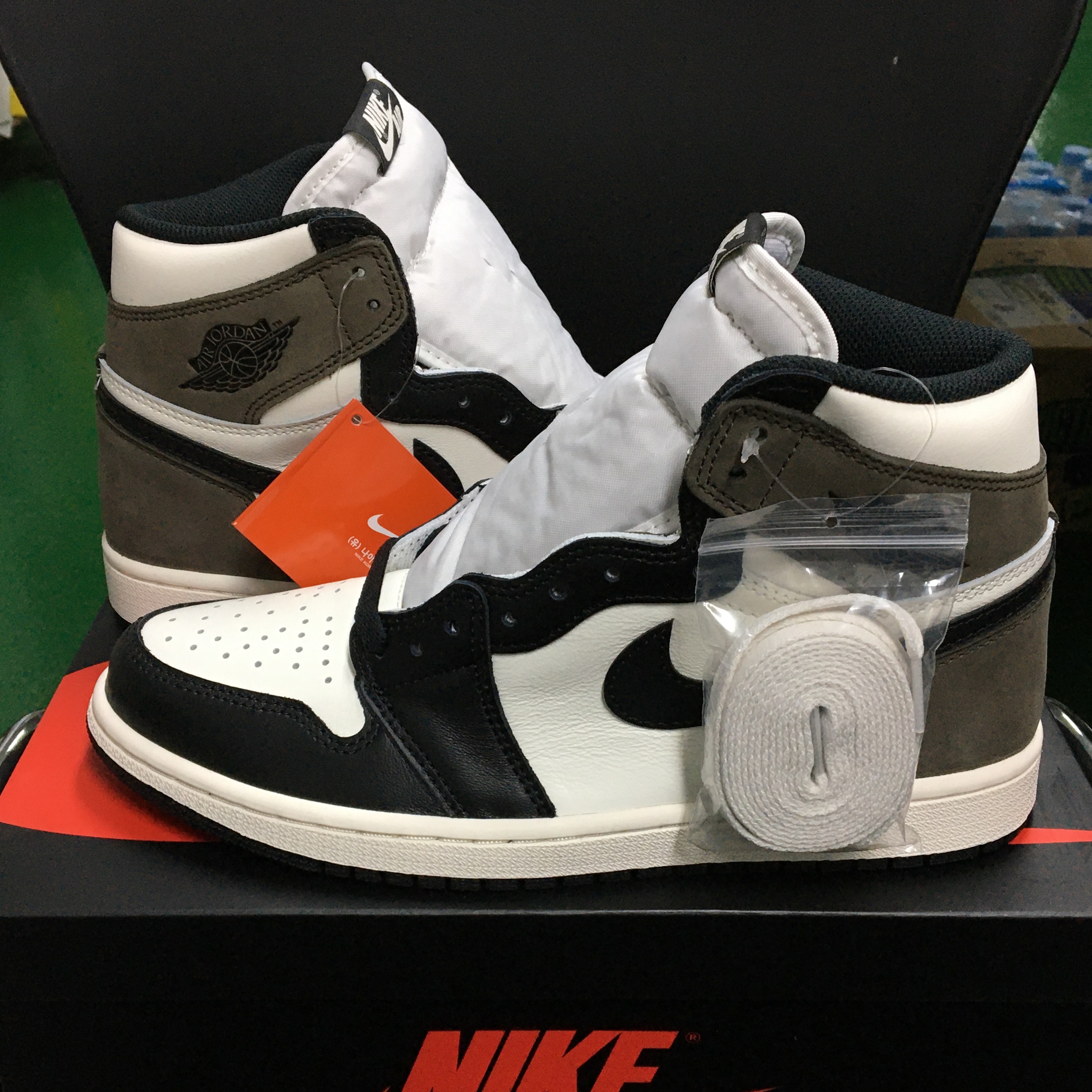Jordan 1 Retro High OG Black Mocha 착용 스타일