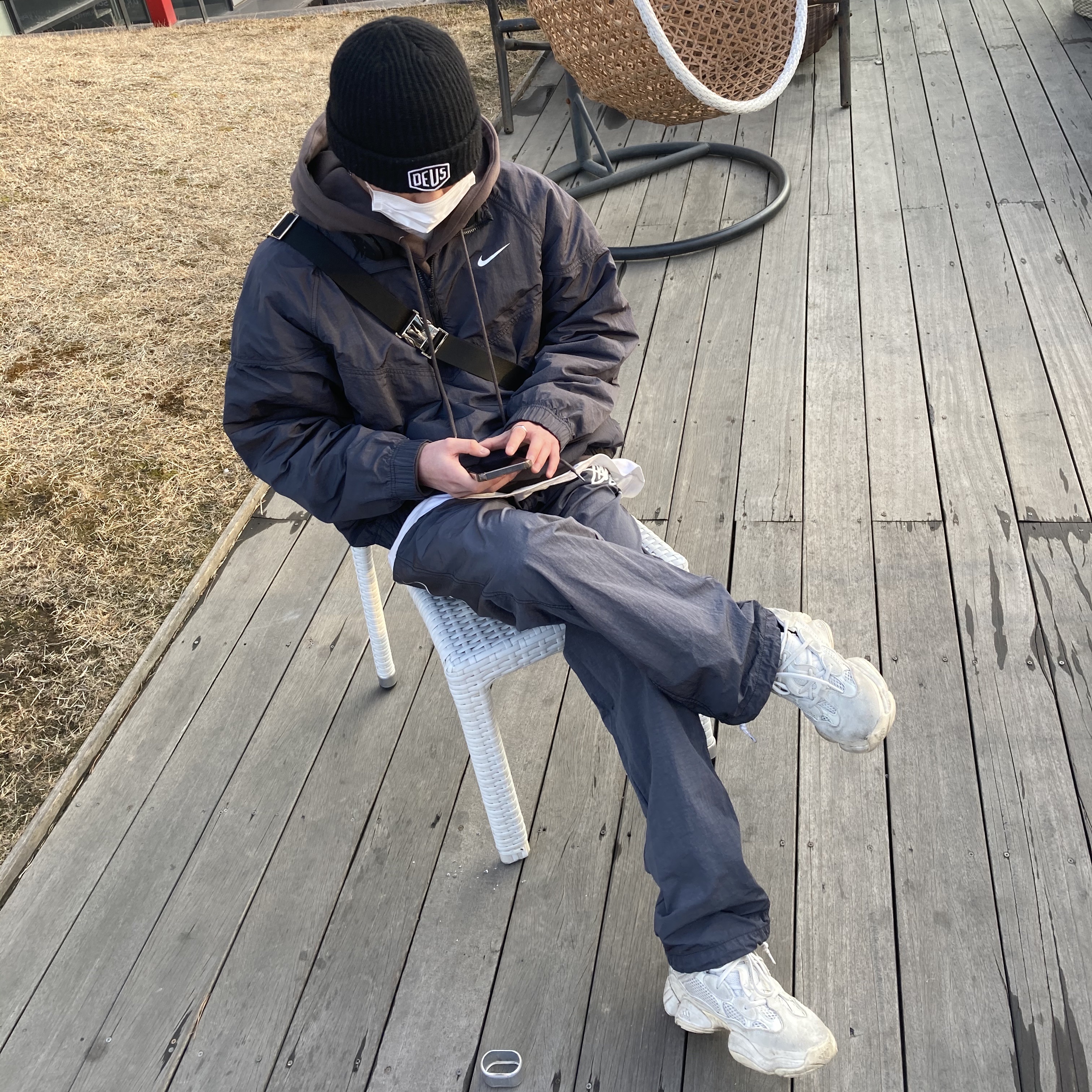 Adidas Yeezy 500 Bone White, Nike x Stussy Windrunner Jacket Off Noir 착용 스타일