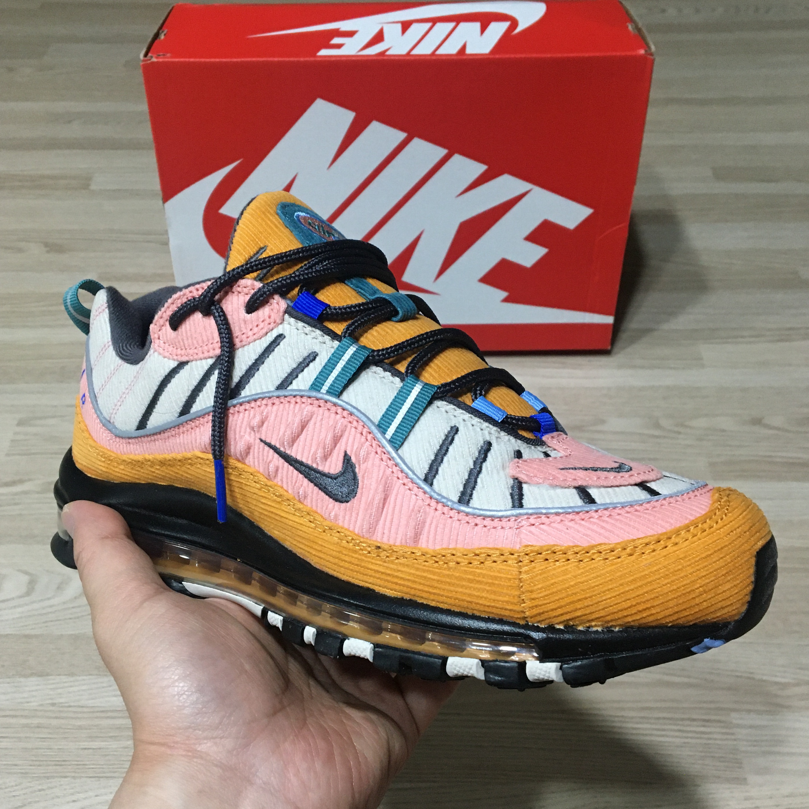 Nike Air Max 98 Corduory Amber Rise 착용 스타일 - 2