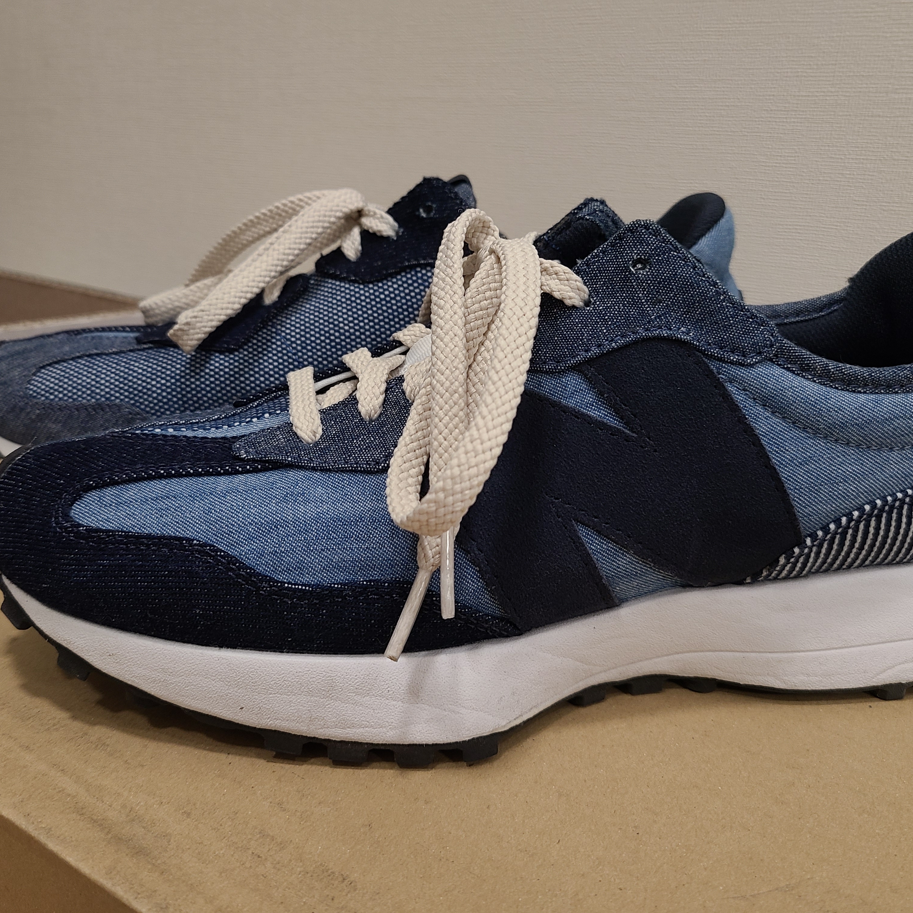 New Balance 327 Eclipse 착용 스타일 - 3