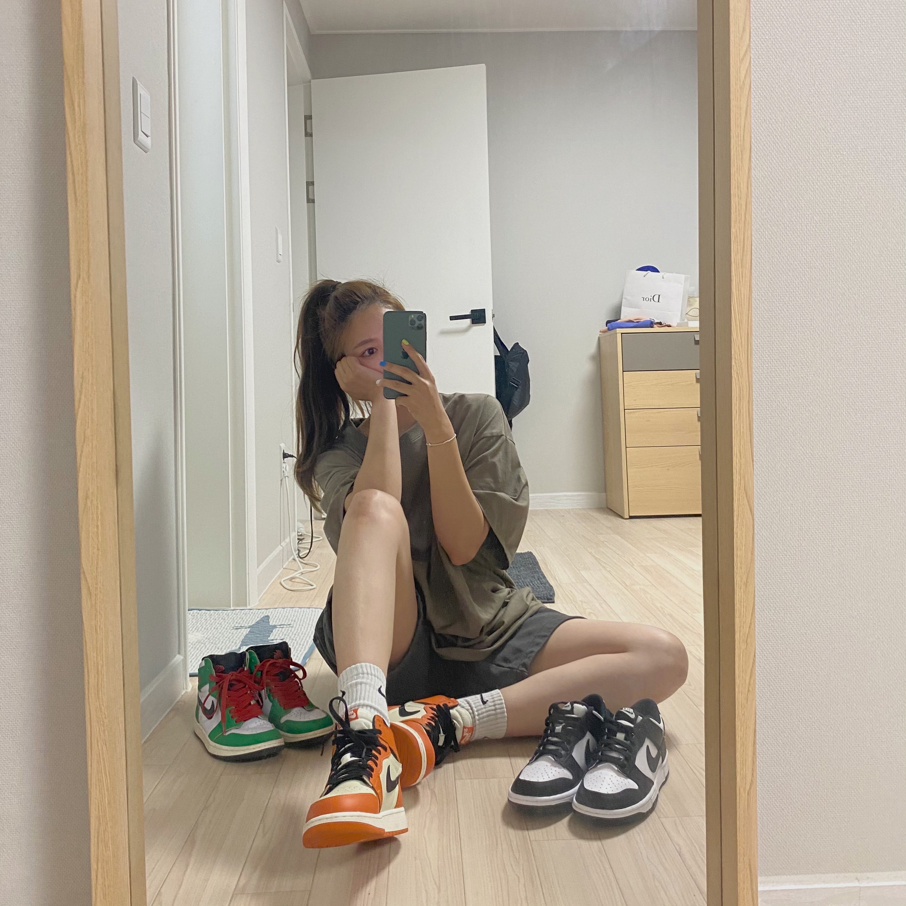 Jordan 1 Retro High OG Reverse Shattered Backboard, (W) Jordan 1 Retro High OG Lucky Green 착용 스타일