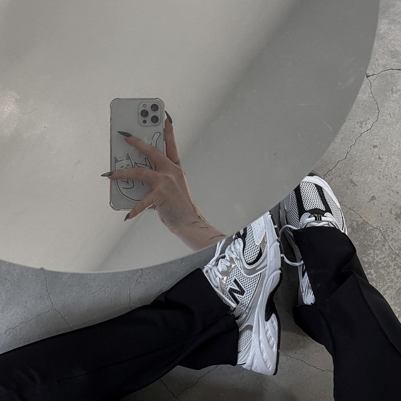 New Balance 530 Off White Gold 착용 스타일