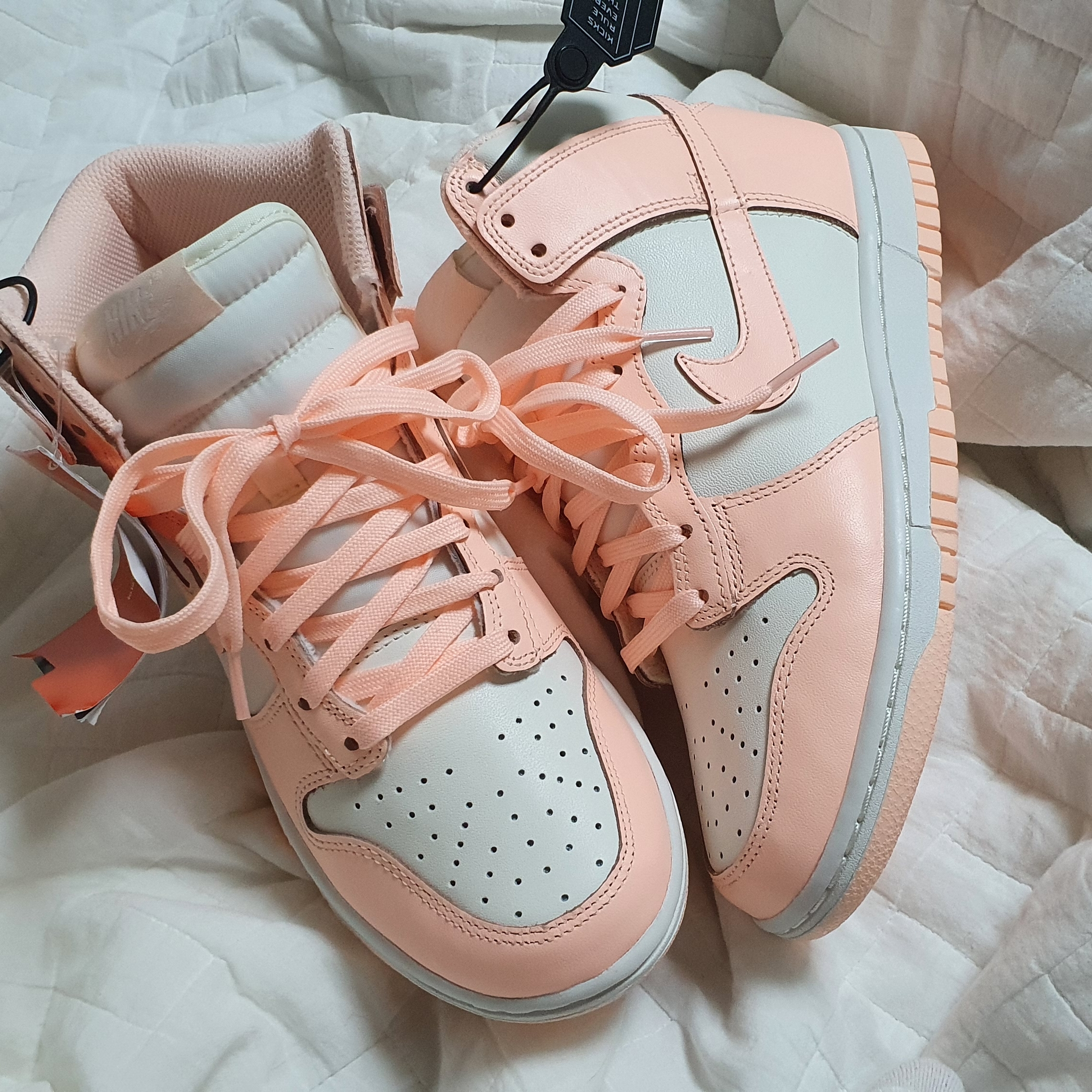 (W) Nike Dunk High Crimson Tint 착용 스타일 - 1