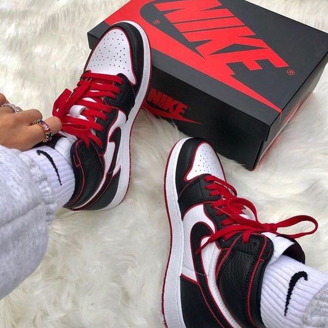 (GS) Jordan 1 Retro High OG Bloodline 착용 스타일 - 4