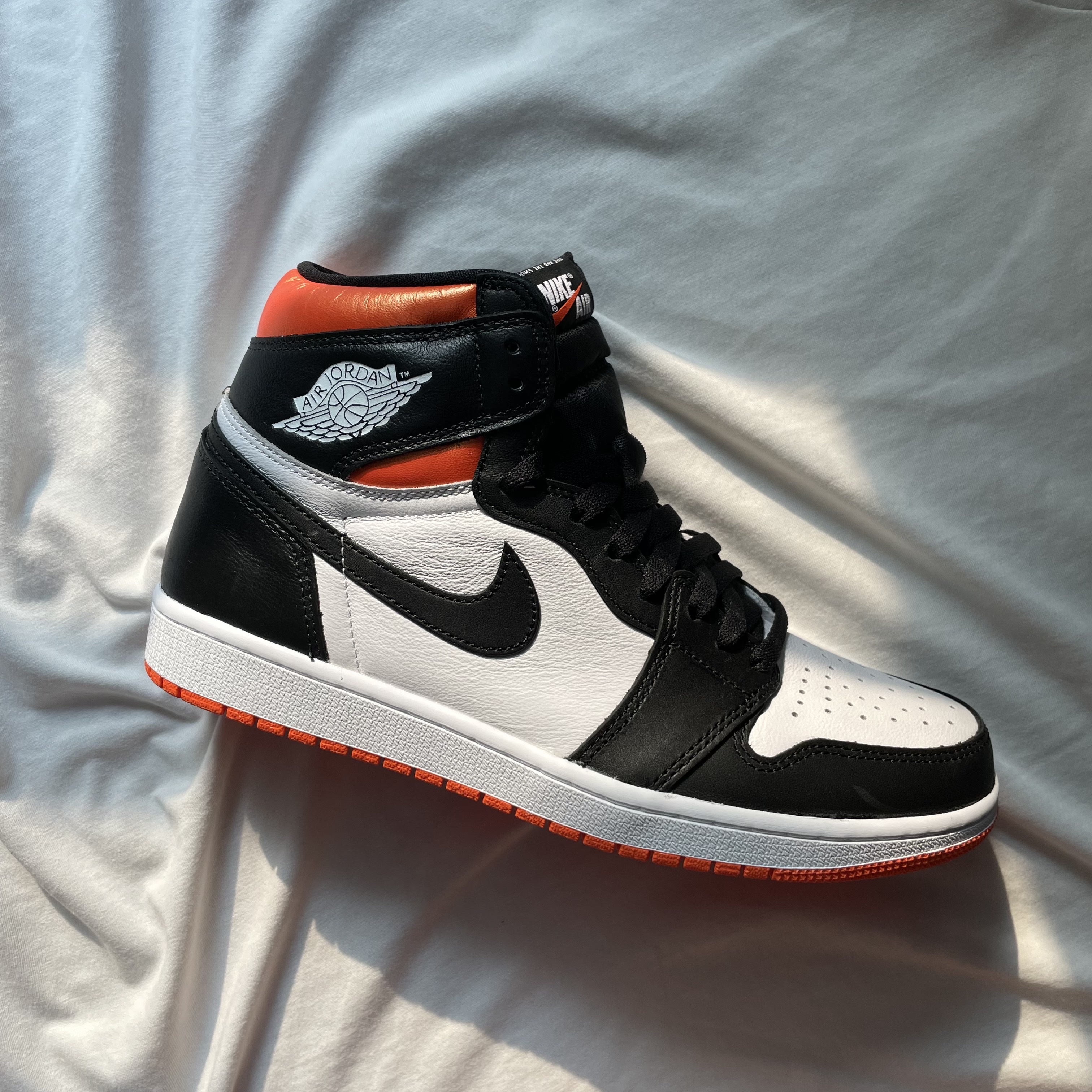 Jordan 1 Retro High OG Electro Orange, (GS) Jordan 1 Retro High OG Electro Orange 착용 스타일 - 1