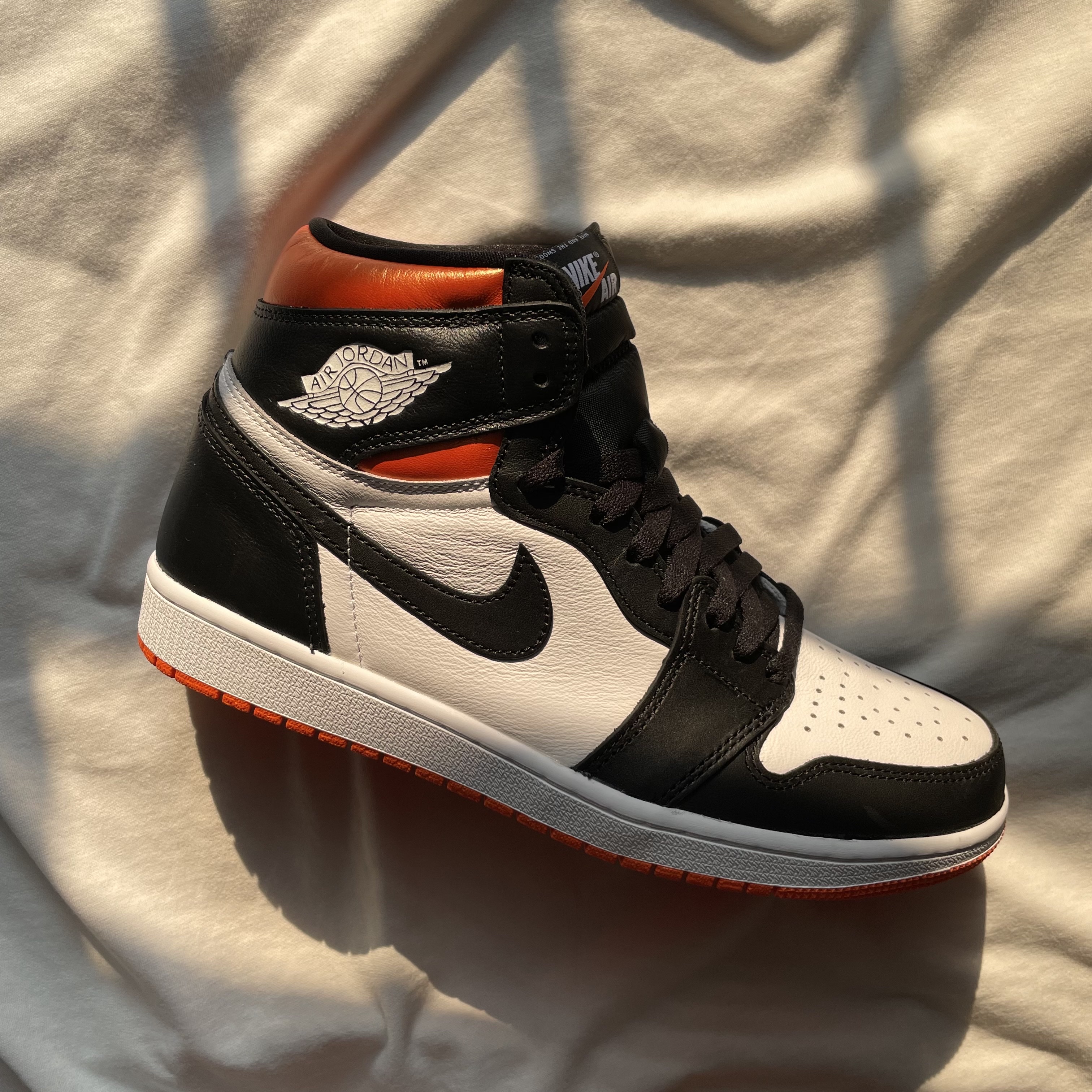 Jordan 1 Retro High OG Electro Orange, (GS) Jordan 1 Retro High OG Electro Orange 착용 스타일 - 2