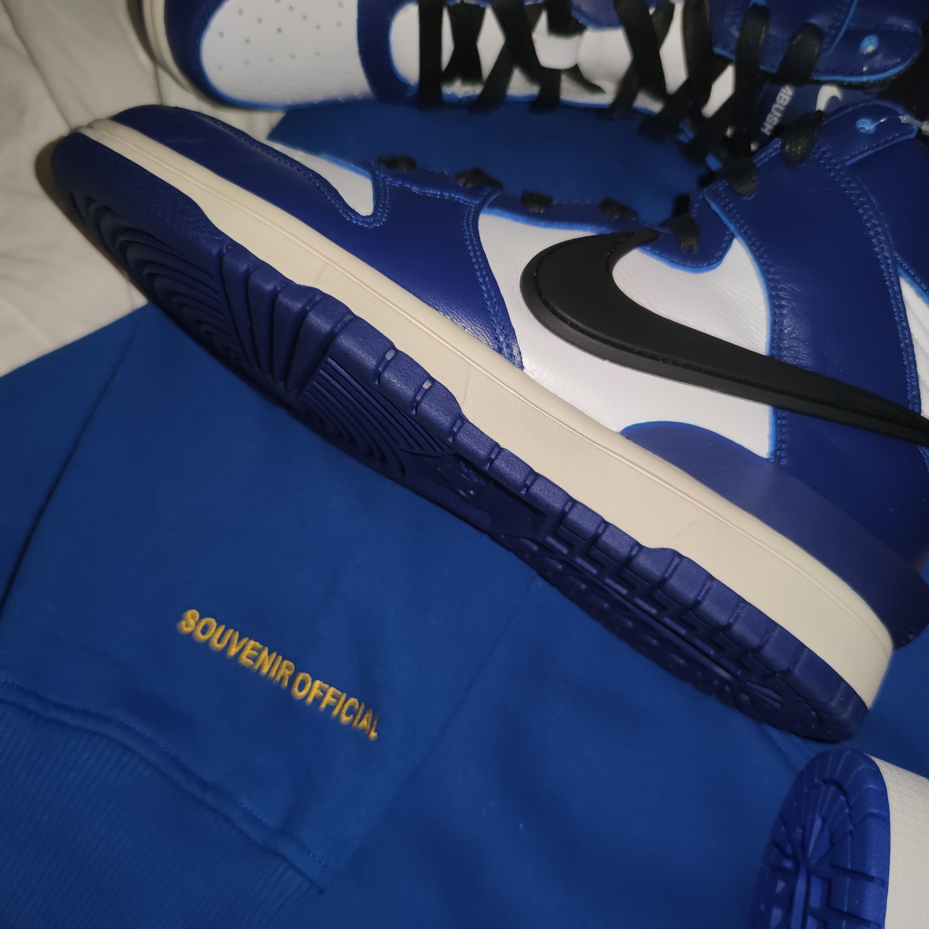 Jordan 1.5 Retro Reverse Fragment, Nike x Ambush Dunk High Deep Royal Blue 착용 스타일 - 3