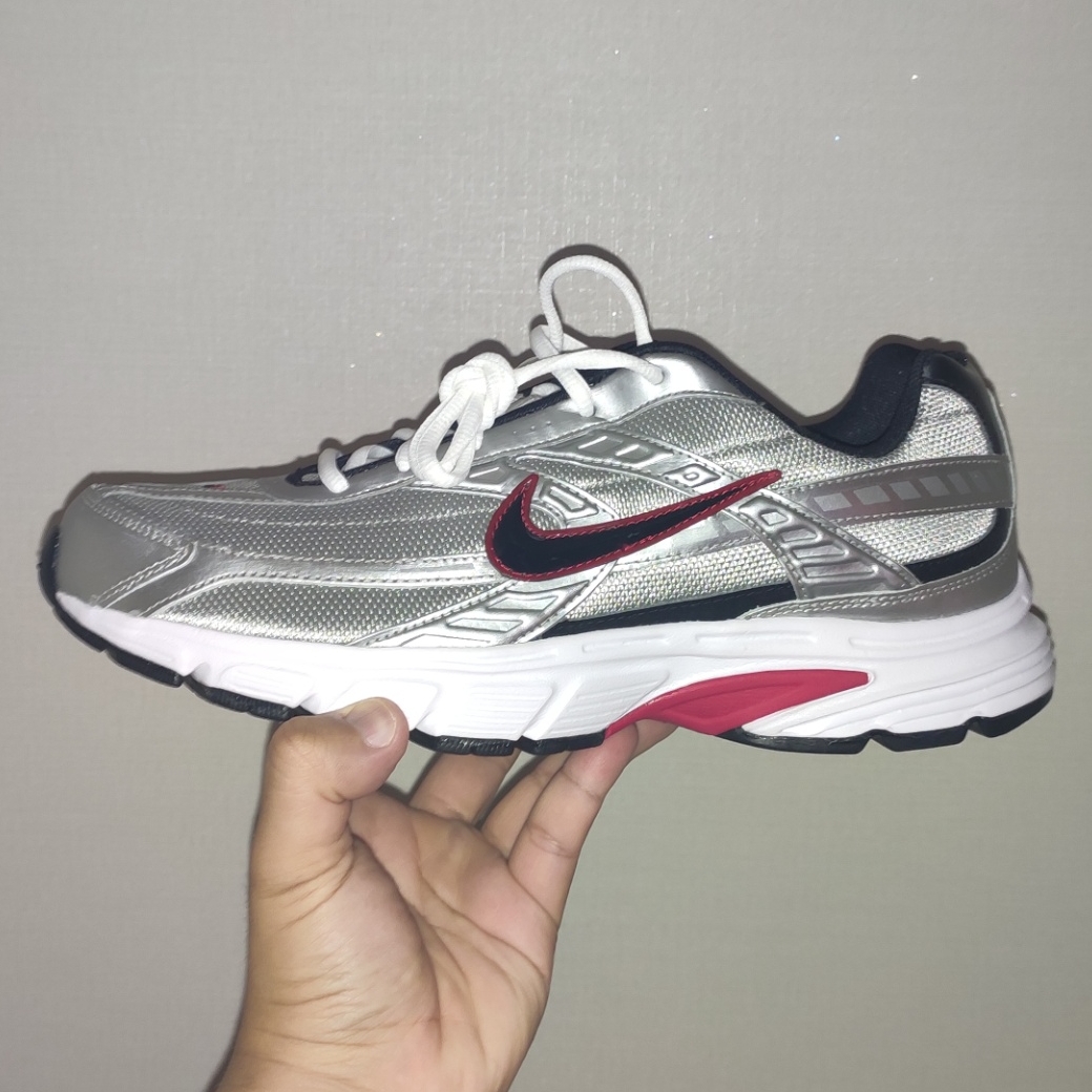 Nike Initiator Metallic Silver Black 착용 스타일 - 2