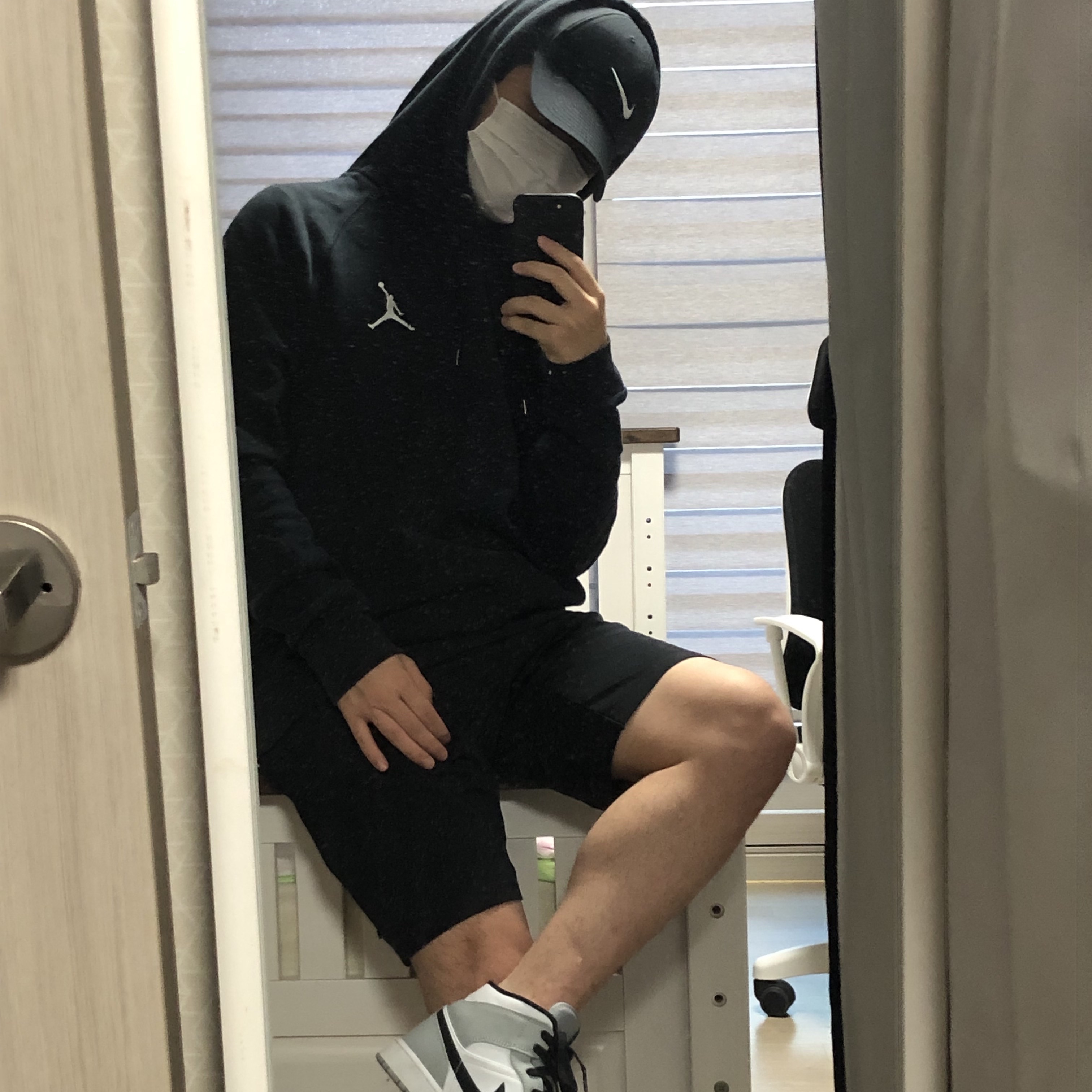 Jordan 1 Mid Light Smoke Grey 착용 스타일