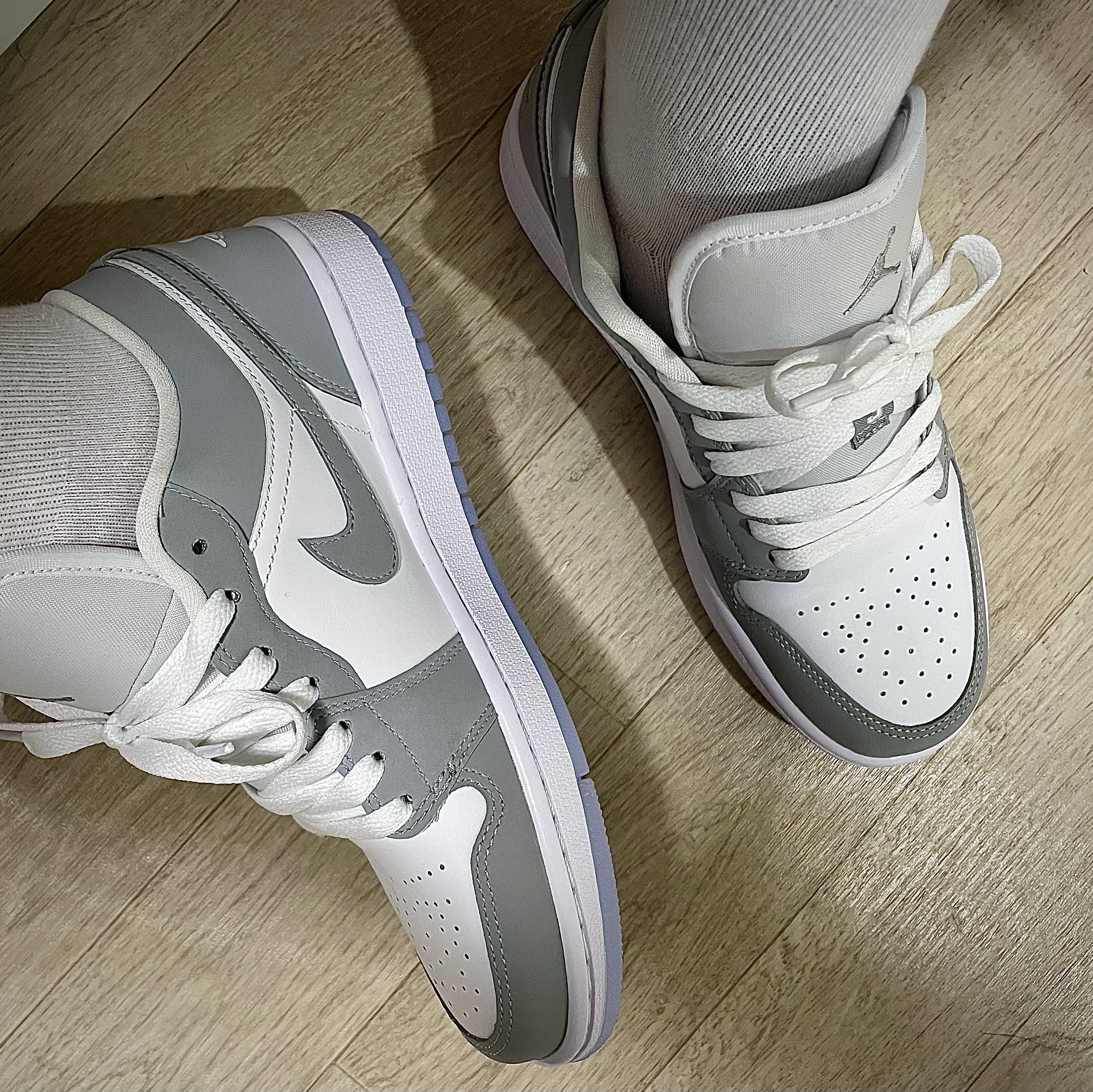 (W) Jordan 1 Low White Wolf Grey 착용 스타일