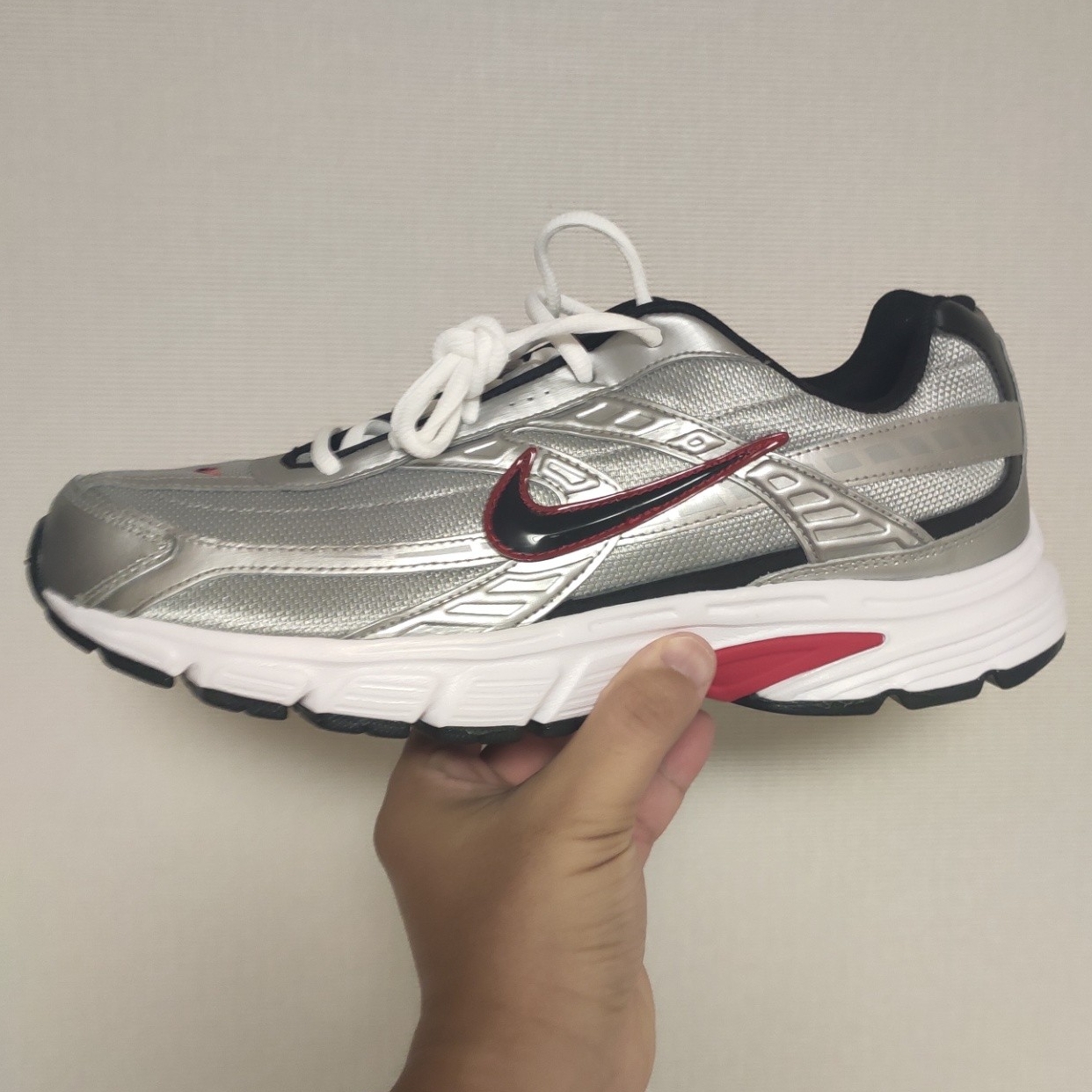 Nike Initiator Metallic Silver Black 착용 스타일 - 1