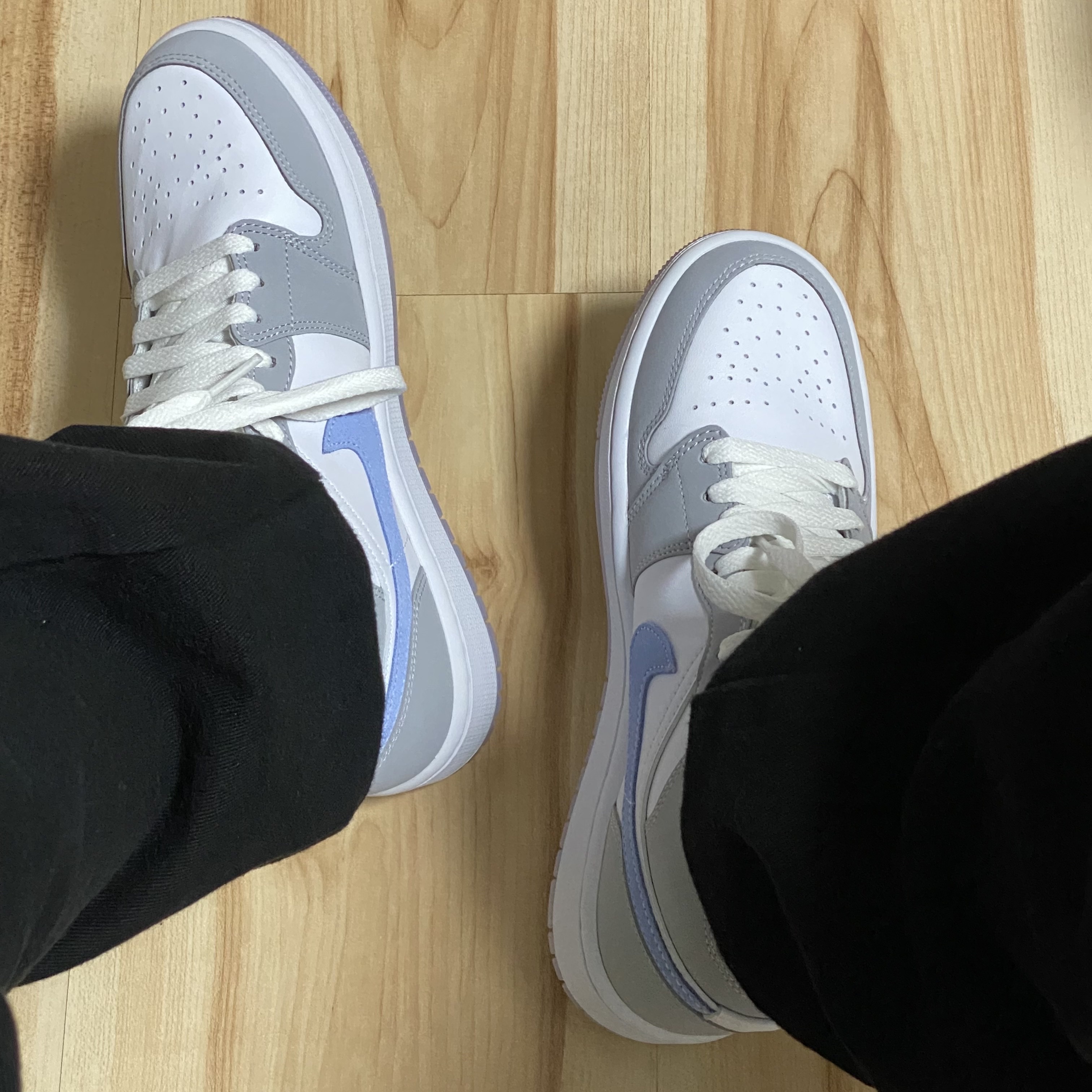 (W) Jordan 1 Mid Wolf Grey 착용 스타일 - 1