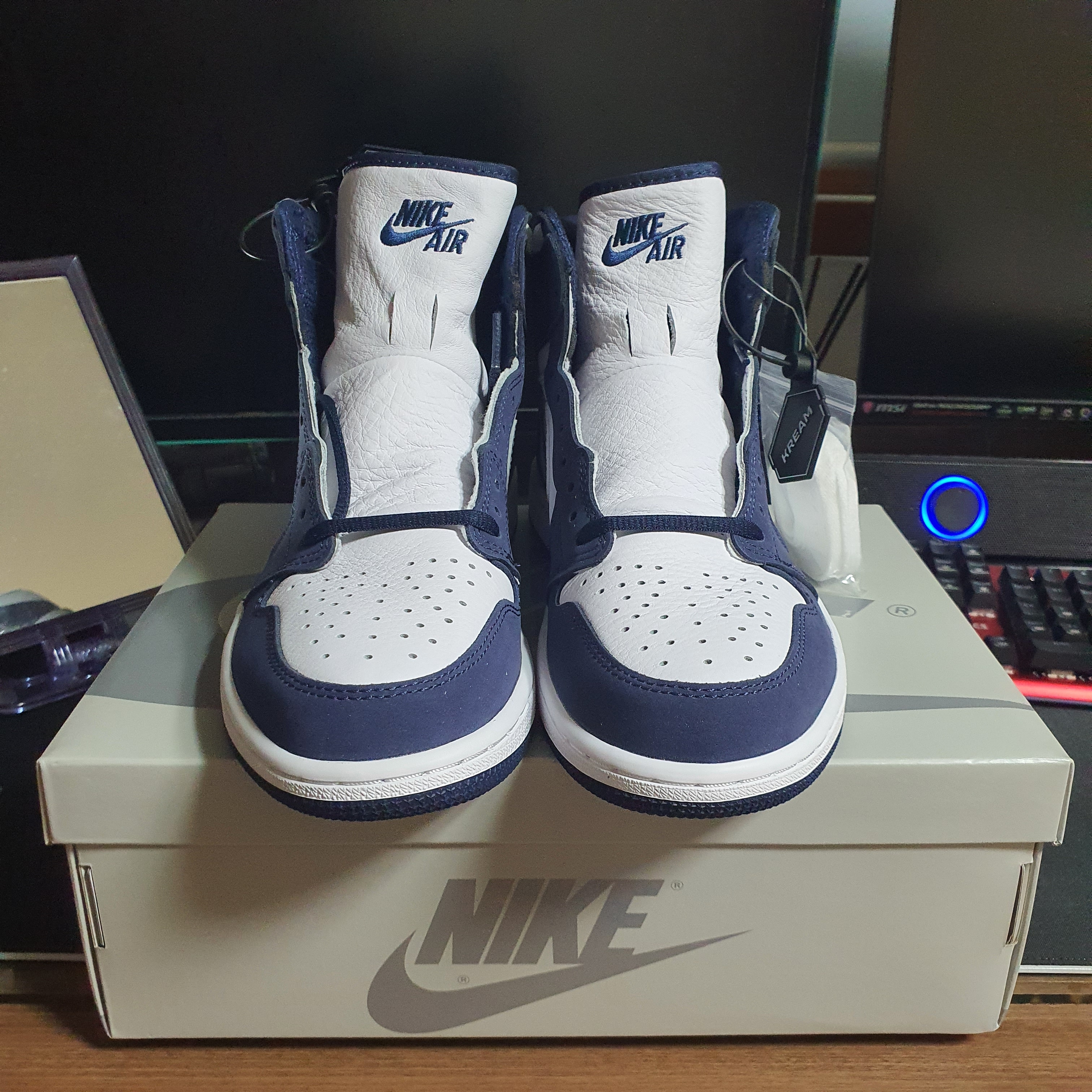 Jordan 1 Retro High OG CO.JP Midnight Navy 착용 스타일 - 2