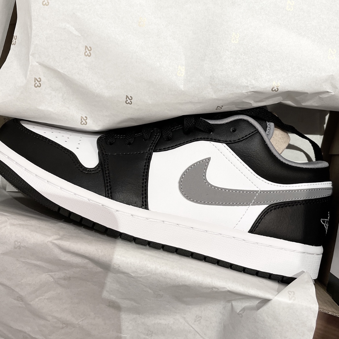 Jordan 1 Low Black Light Smoke Grey 착용 스타일
