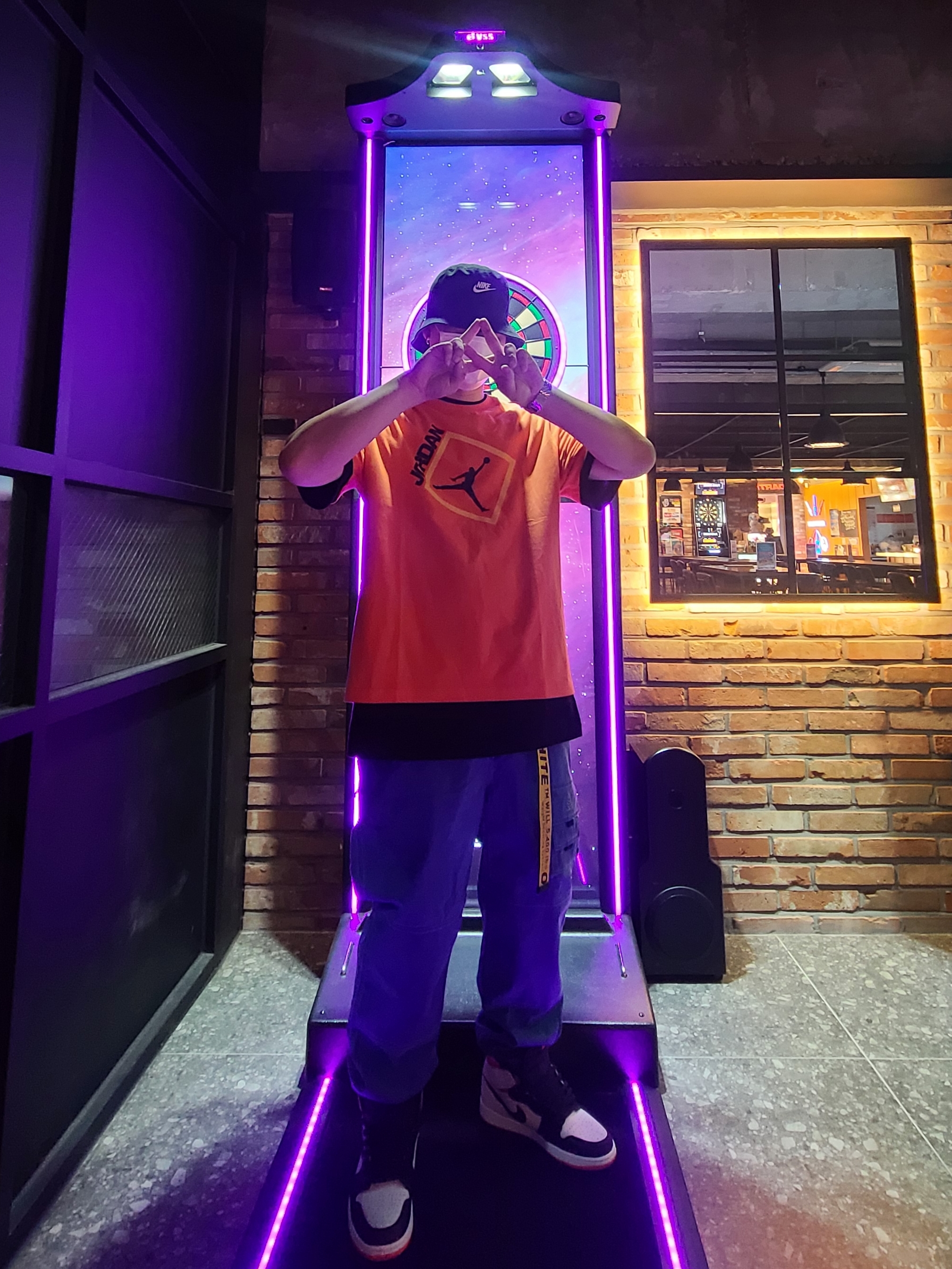 Jordan 1 Retro High OG Electro Orange, Nike ACG Watchman Peak Pants Blue Void - Asia 착용 스타일