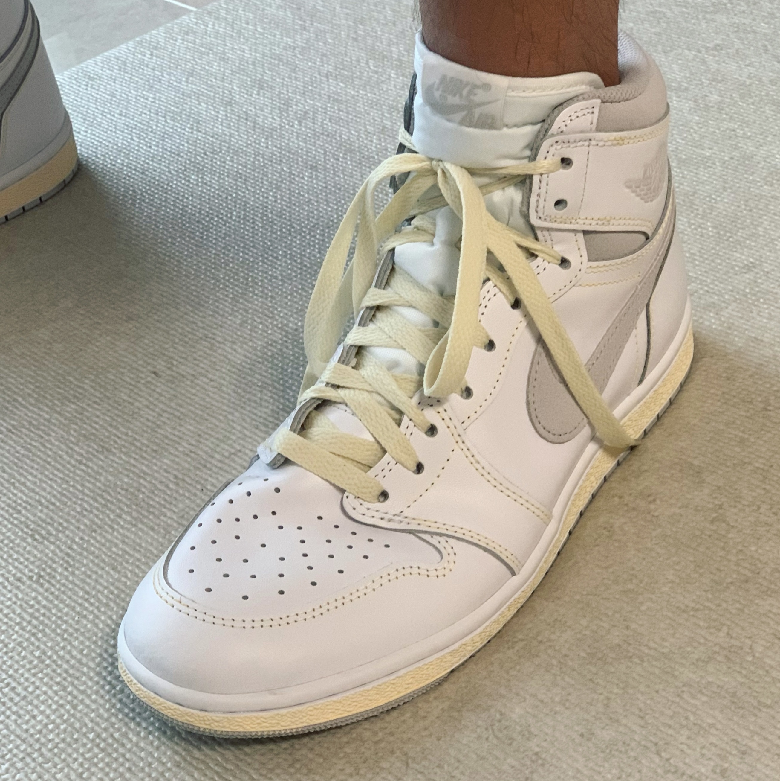 Jordan 1 High 85 Neutral Grey 착용 스타일 - 2