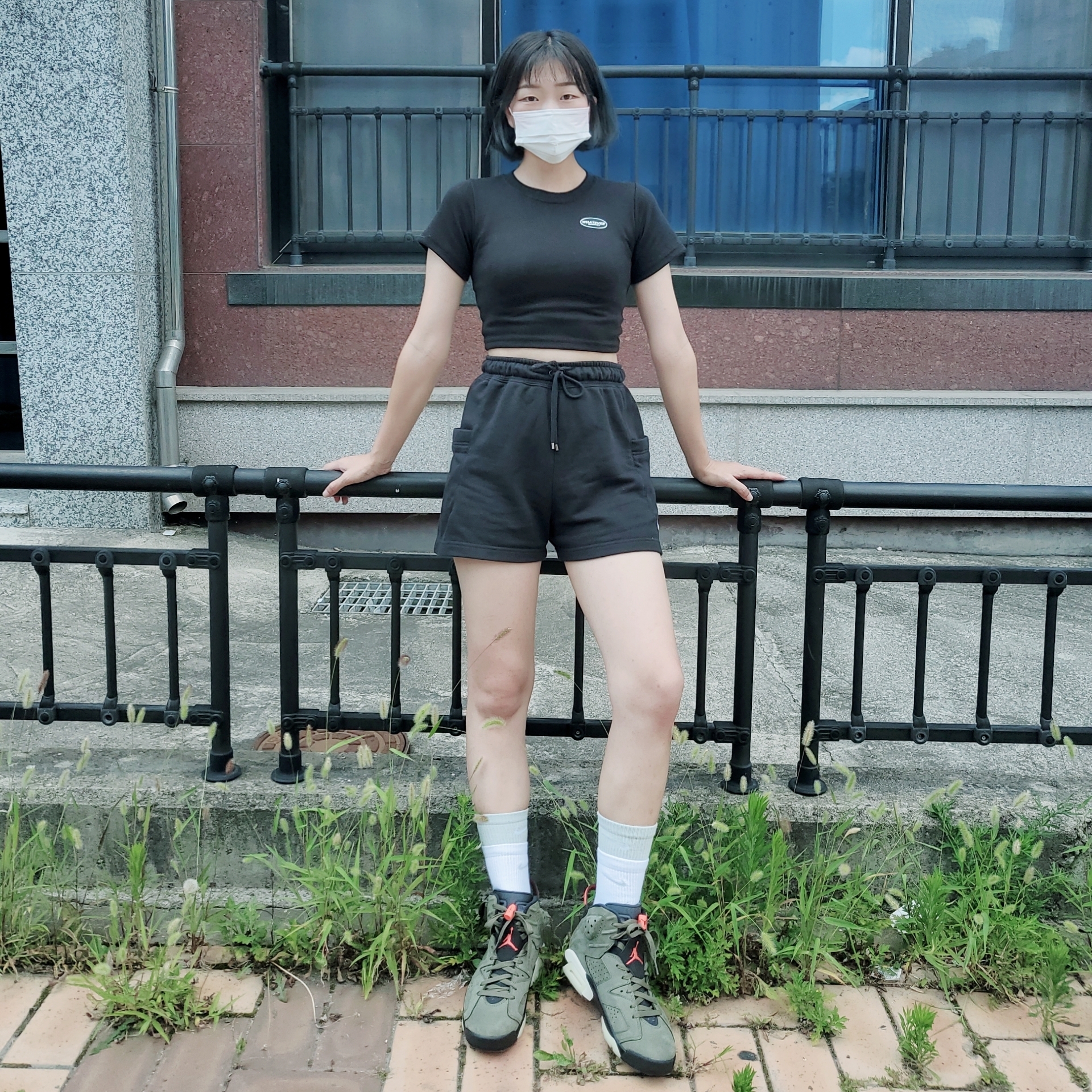 Jordan 6 x Travis Scott Retro Olive 착용 스타일