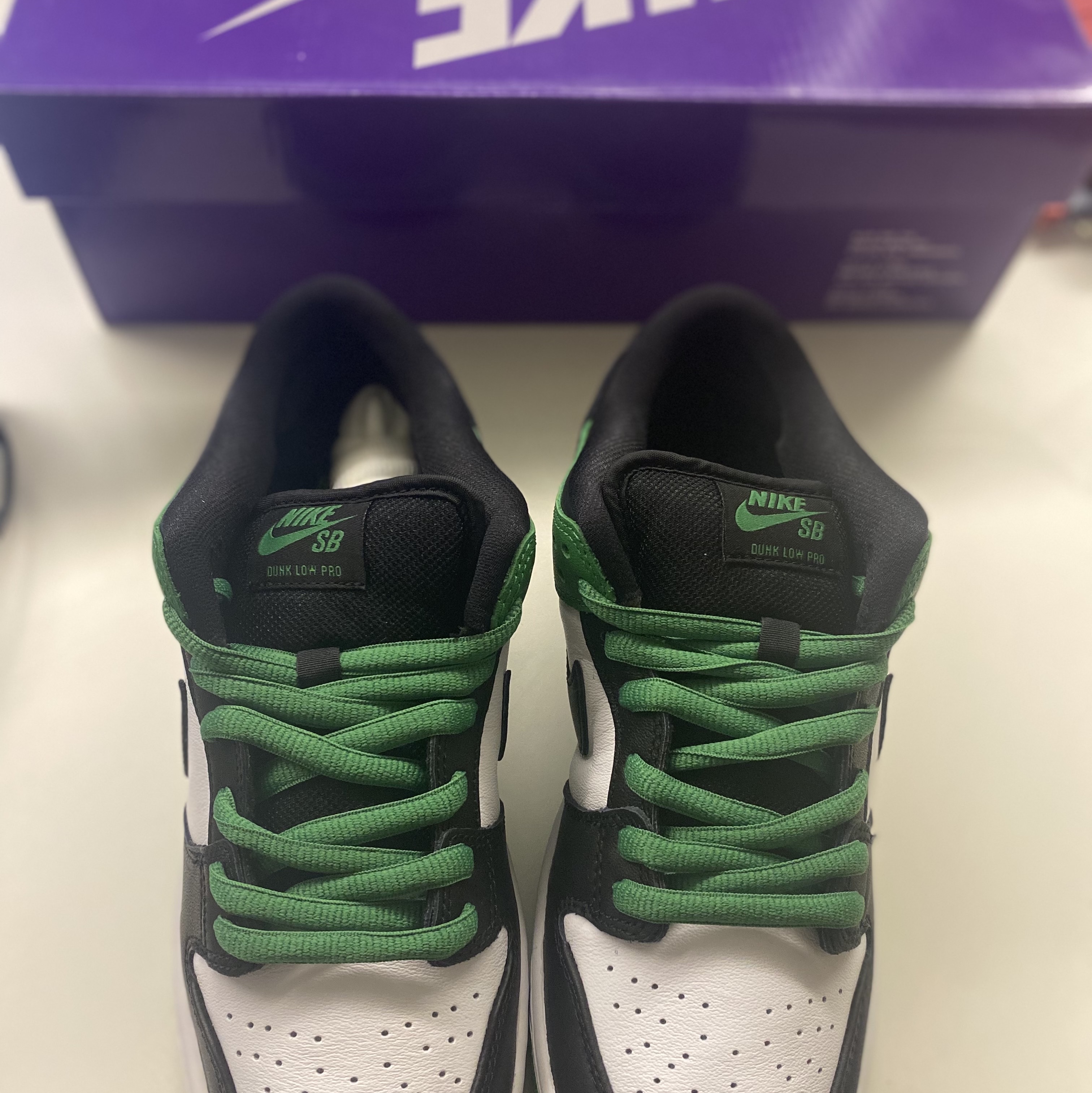 Nike SB Dunk Low Pro Black and Classic Green 착용 스타일
