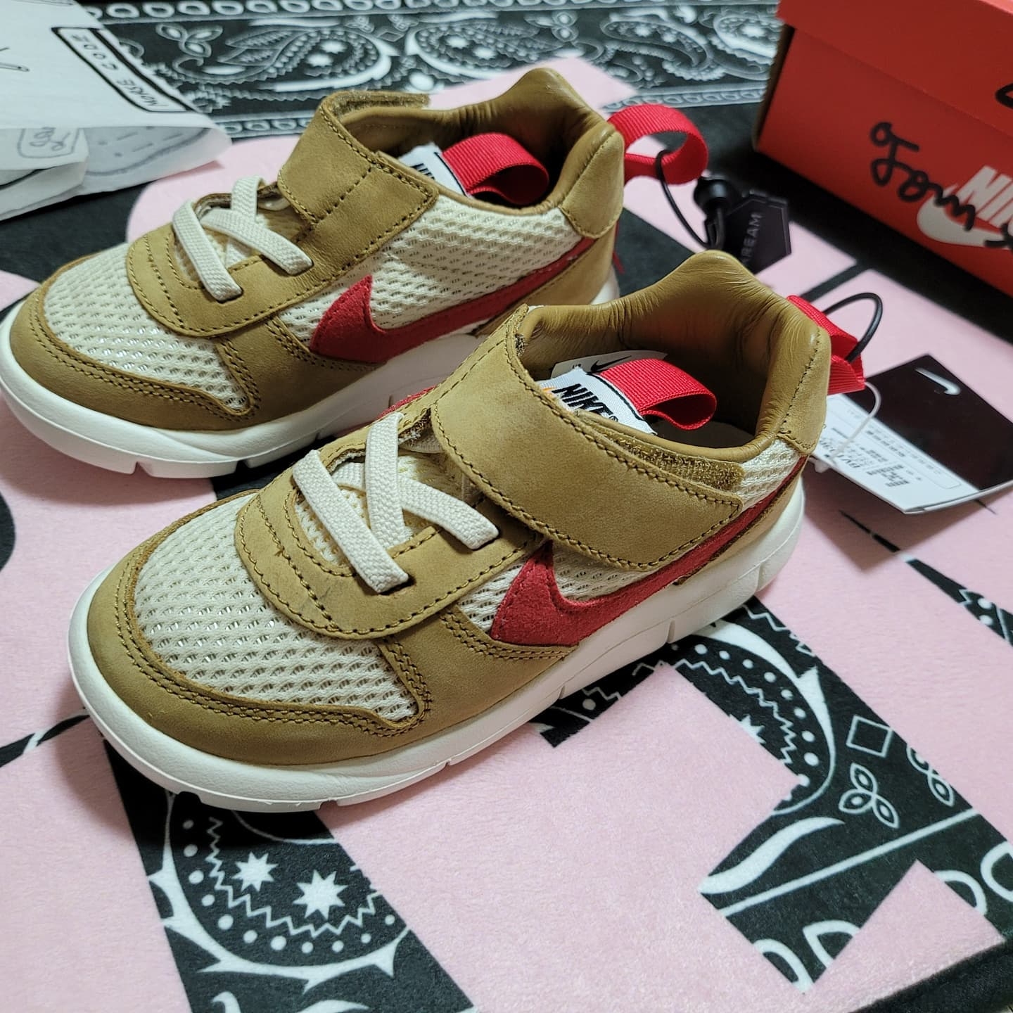 (TD) Nike x Tom Sachs Mars Yard, Nike x Tom Sachs Mars Yard Shoe 2.0 Space Camp 착용 스타일 - 1