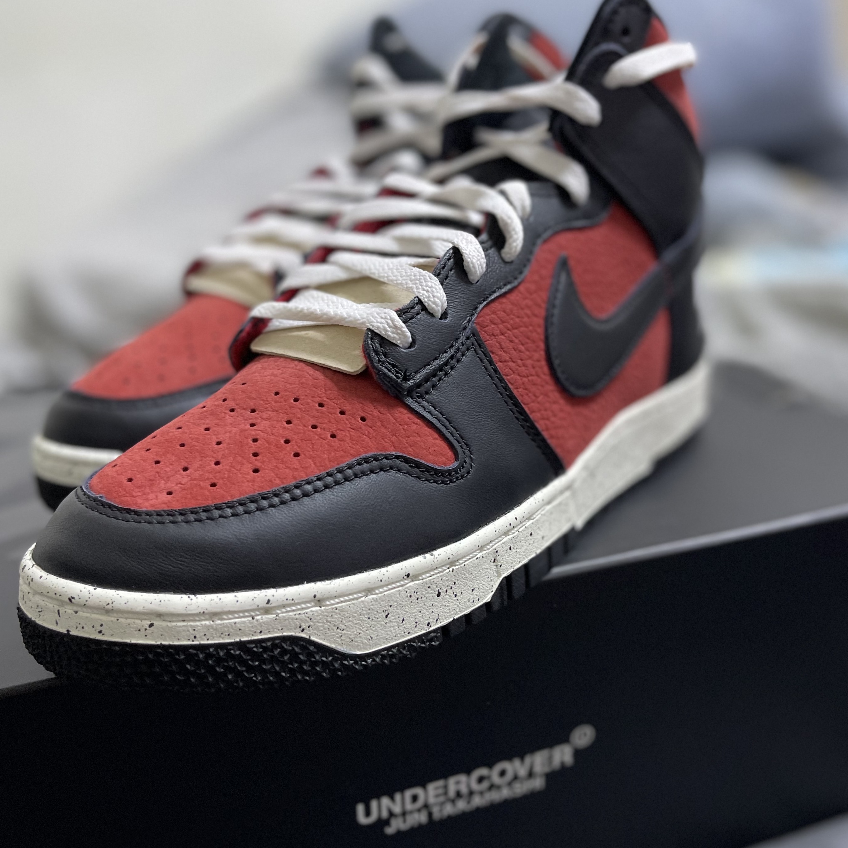 Nike x Undercover Dunk High 1985 Gym Red 착용 스타일