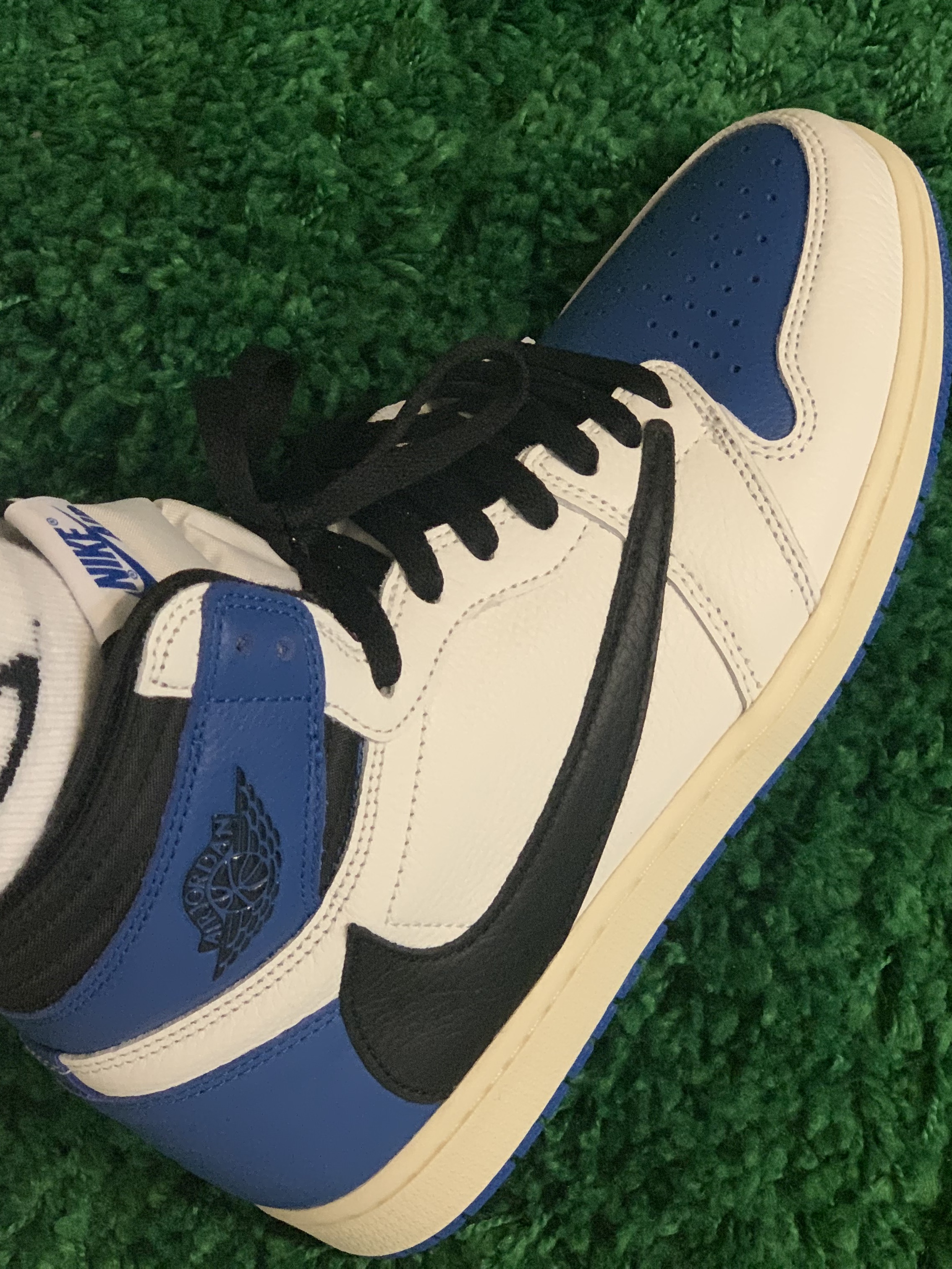 Jordan 1 x Travis Scott x Fragment Retro High OG SP Military Blue, Nike x Matthew M Williams NRG Socks White 착용 스타일 - 2