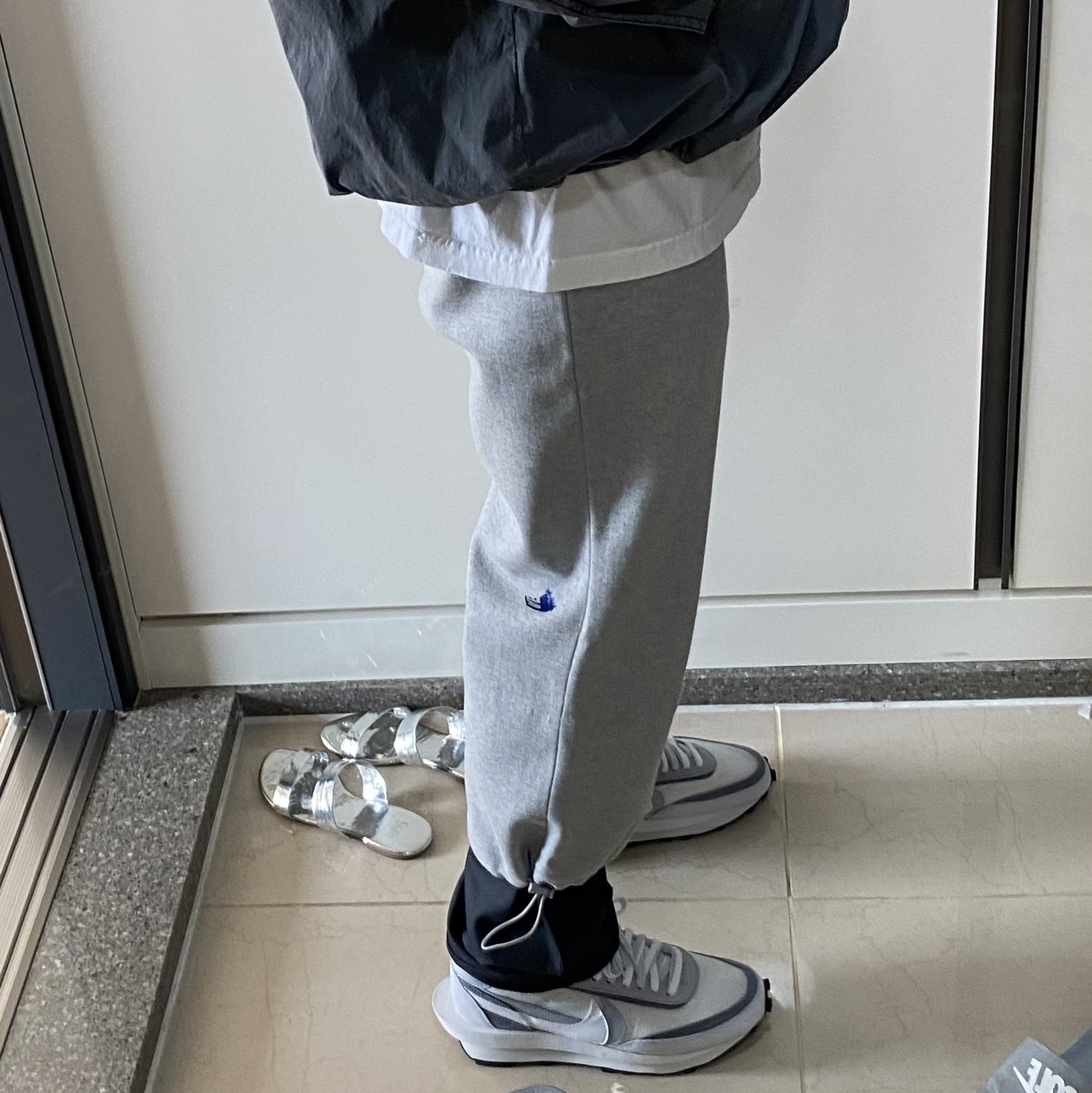 Nike x Sacai LDWaffle Summit White 착용 스타일
