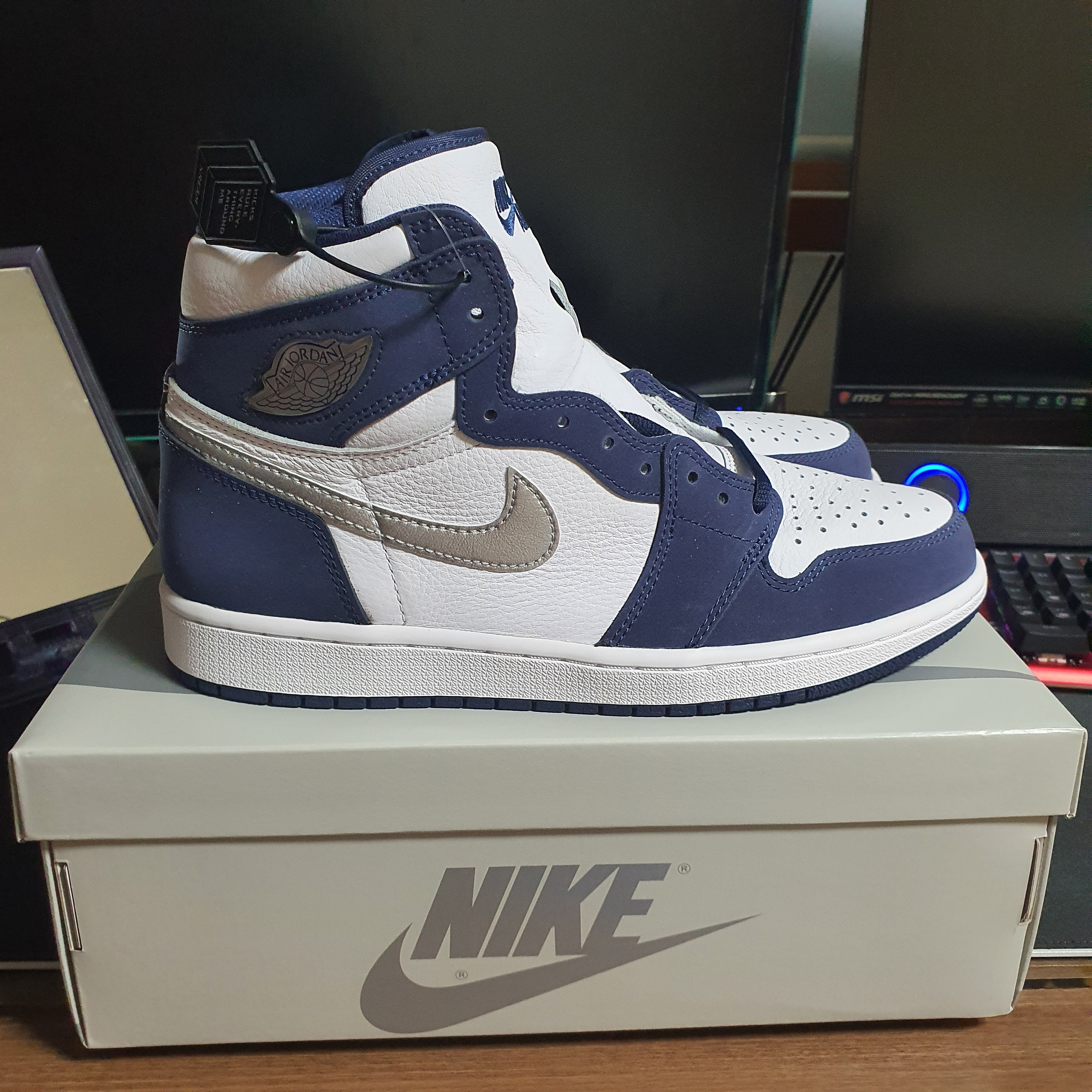 Jordan 1 Retro High OG CO.JP Midnight Navy 착용 스타일 - 3