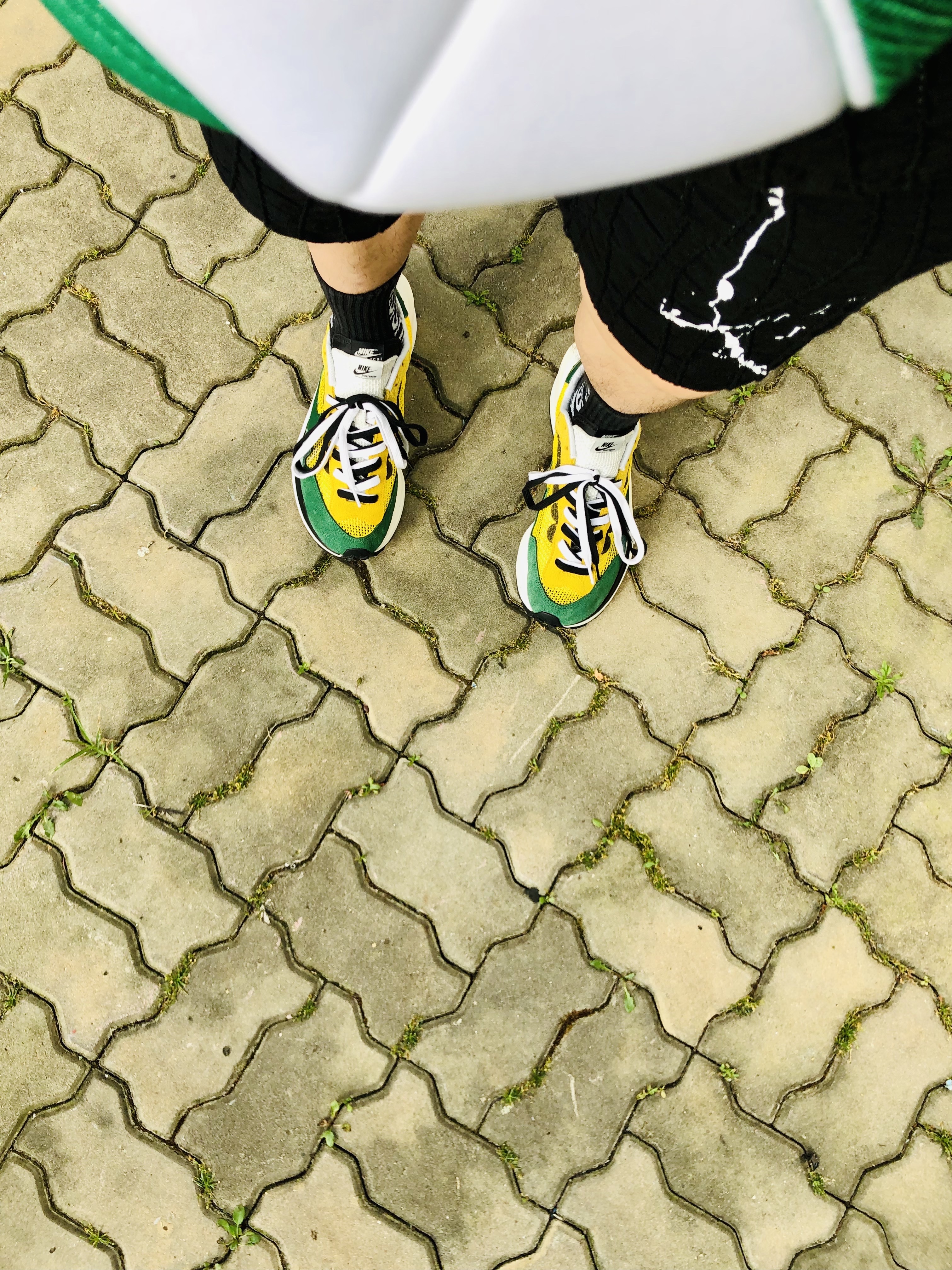 Nike x Sacai VaporWaffle Tour Yellow & Gorge Green Sail 착용 스타일 - 1