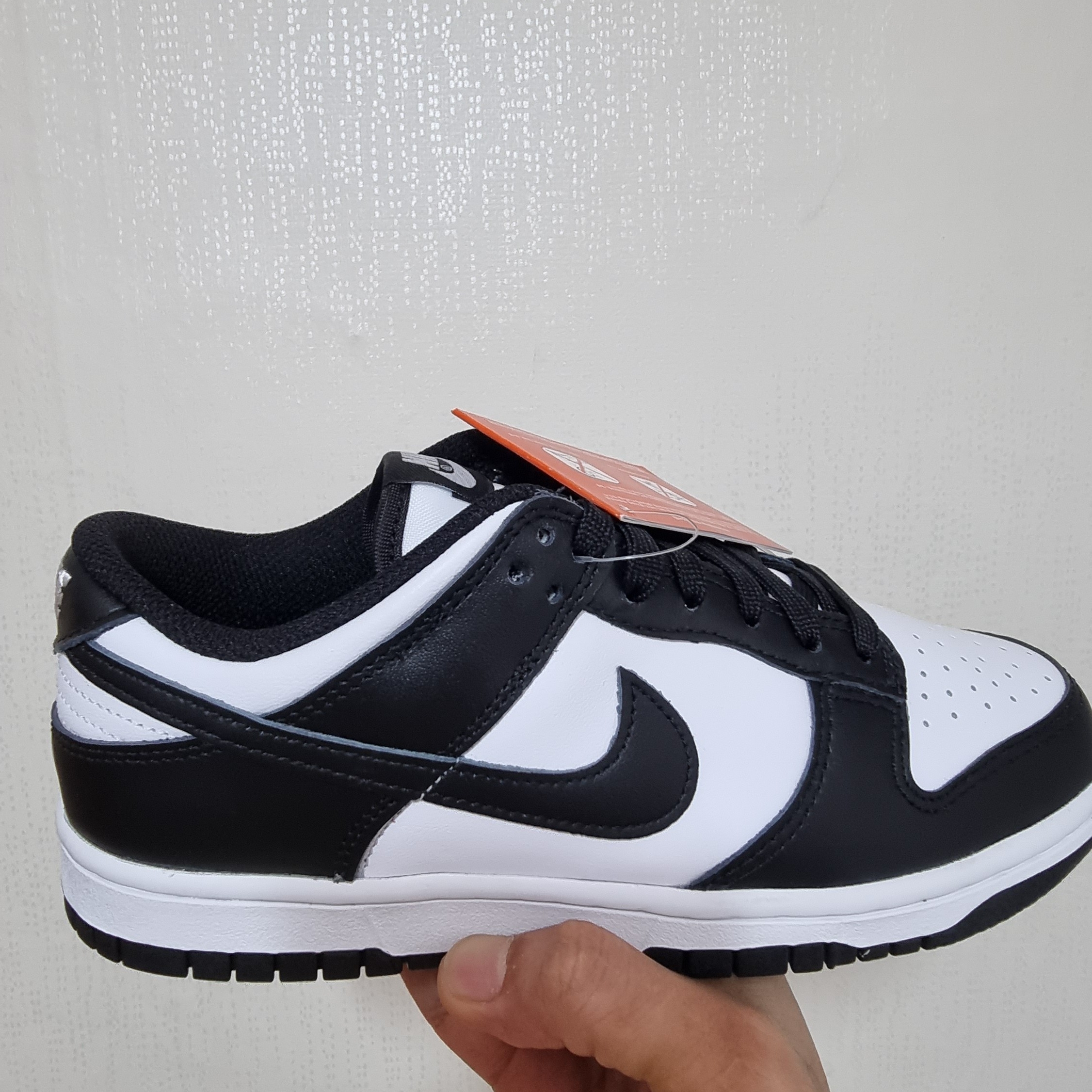 (W) Nike Dunk Low Black 착용 스타일 - 2