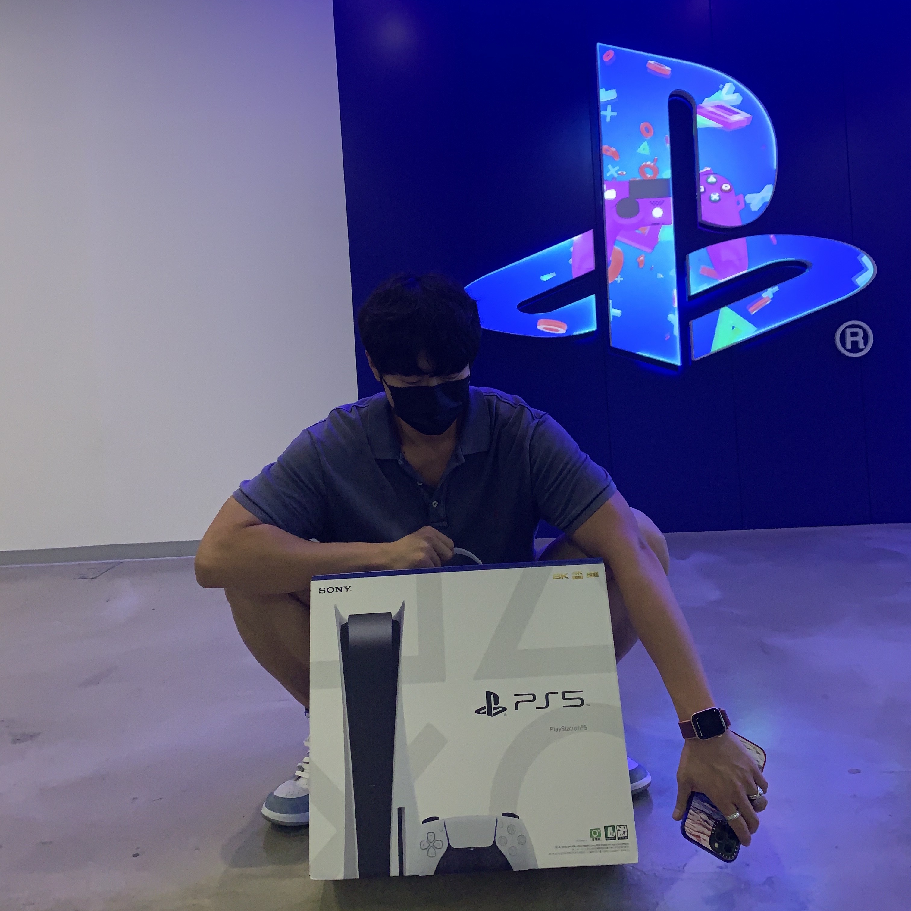Playstation 5 Blu-ray Edition (SIEK 220V), Jordan 1 Retro High OG Hyper Royal 착용 스타일