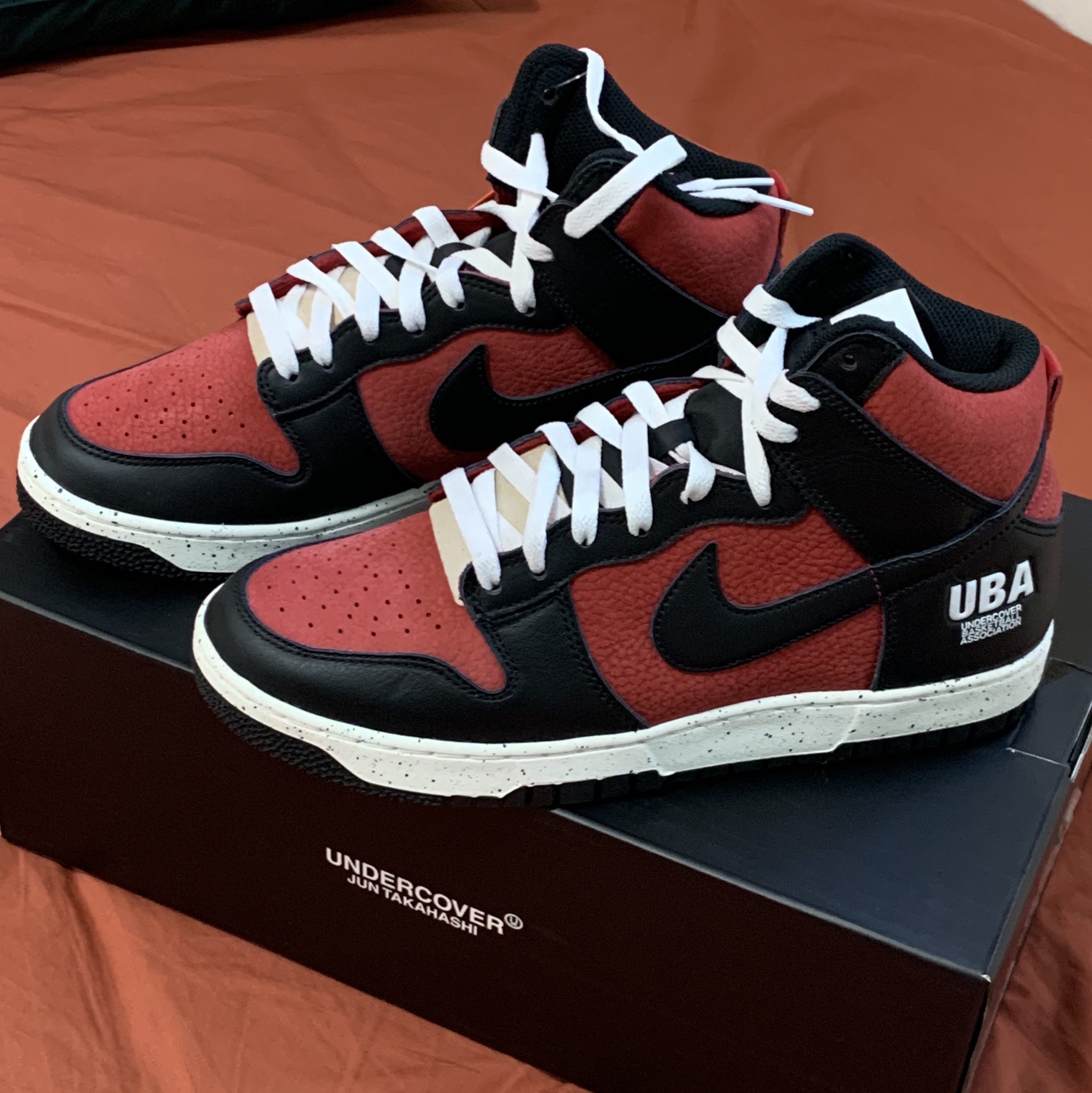 Nike x Undercover Dunk High 1985 Gym Red 착용 스타일