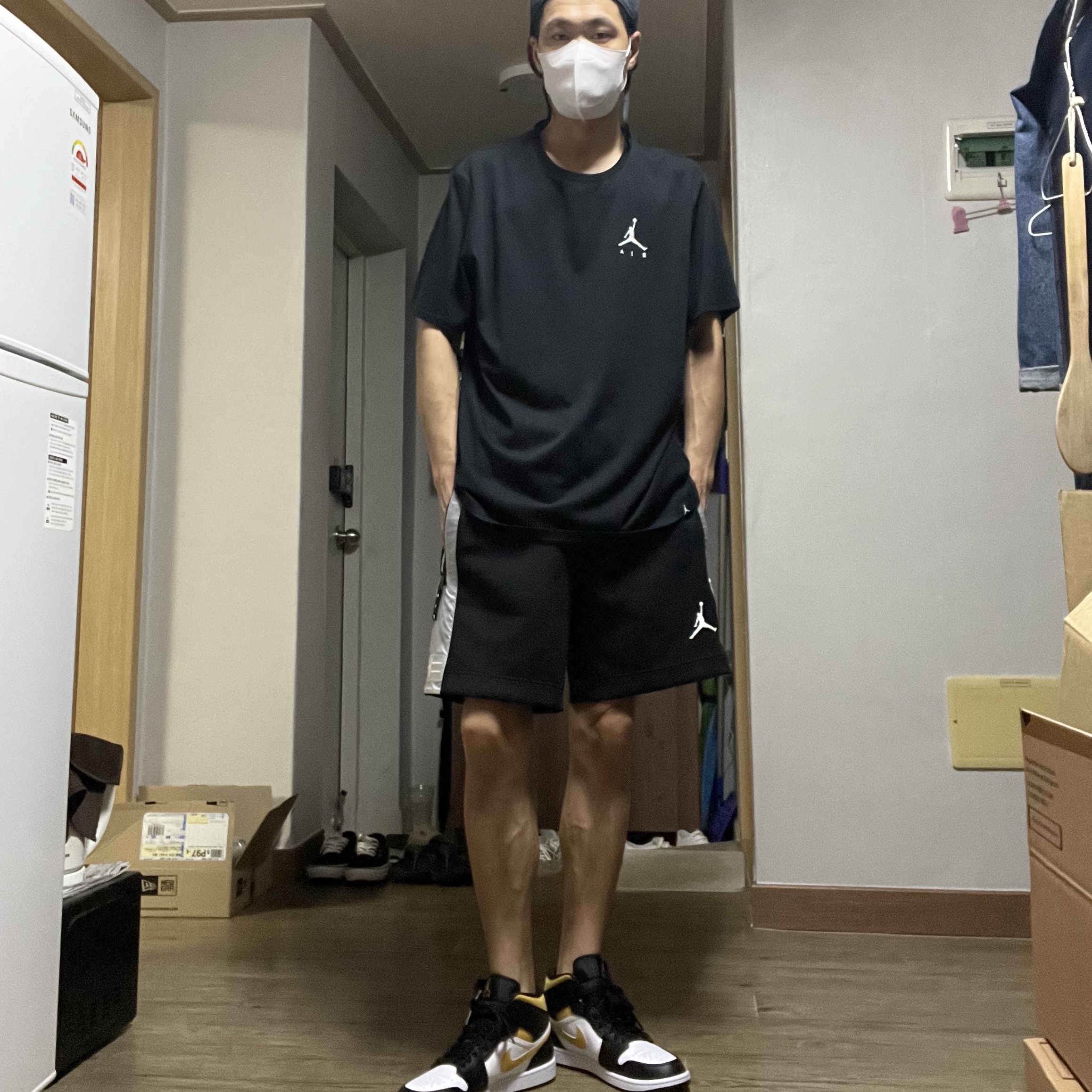 Jordan 1 Mid Pollen 착용 스타일