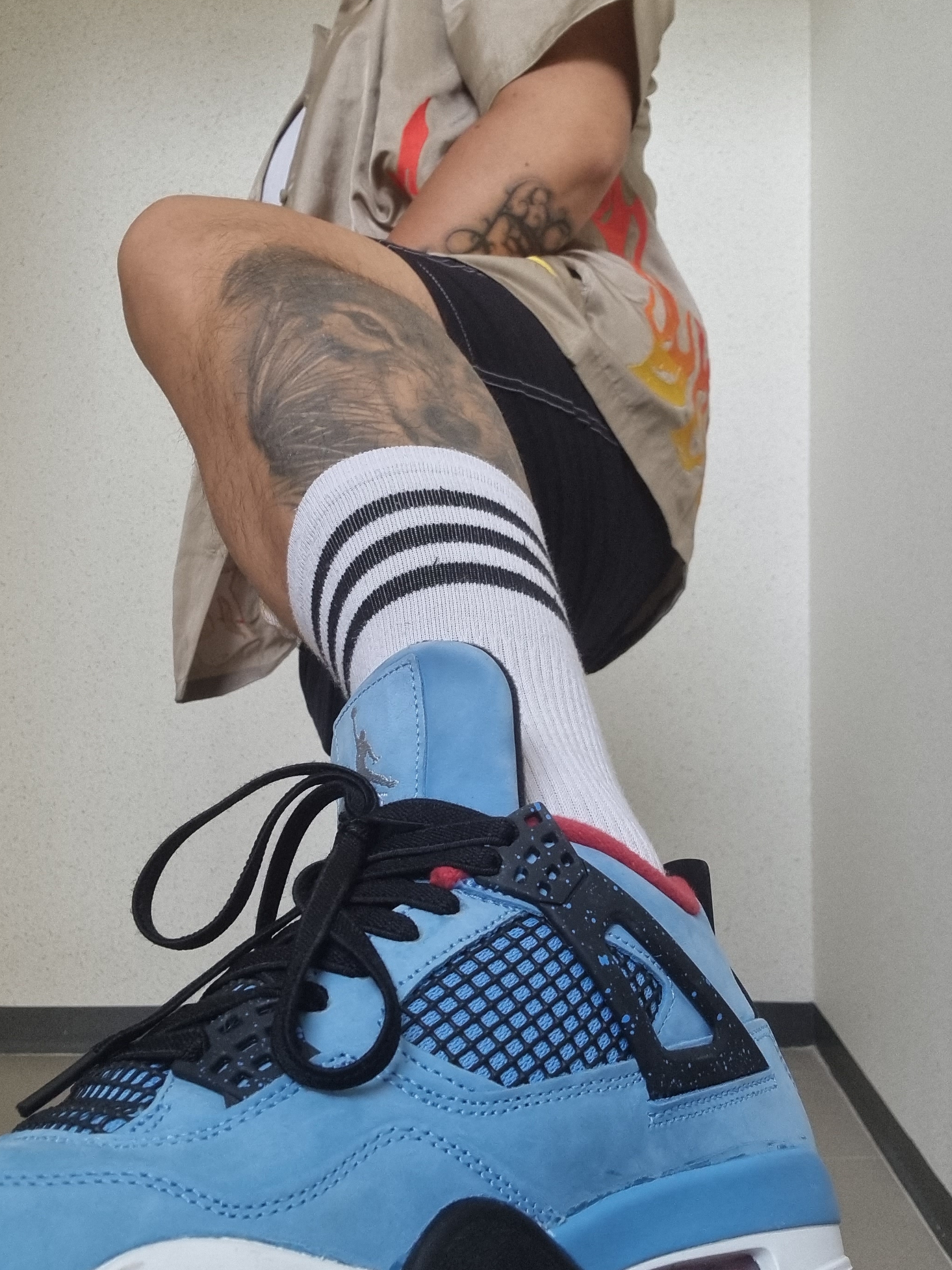 Jordan x Travis Scott Button Down Top - Asia, Jordan 4 x Travis Scott Retro Cactus Jack 착용 스타일