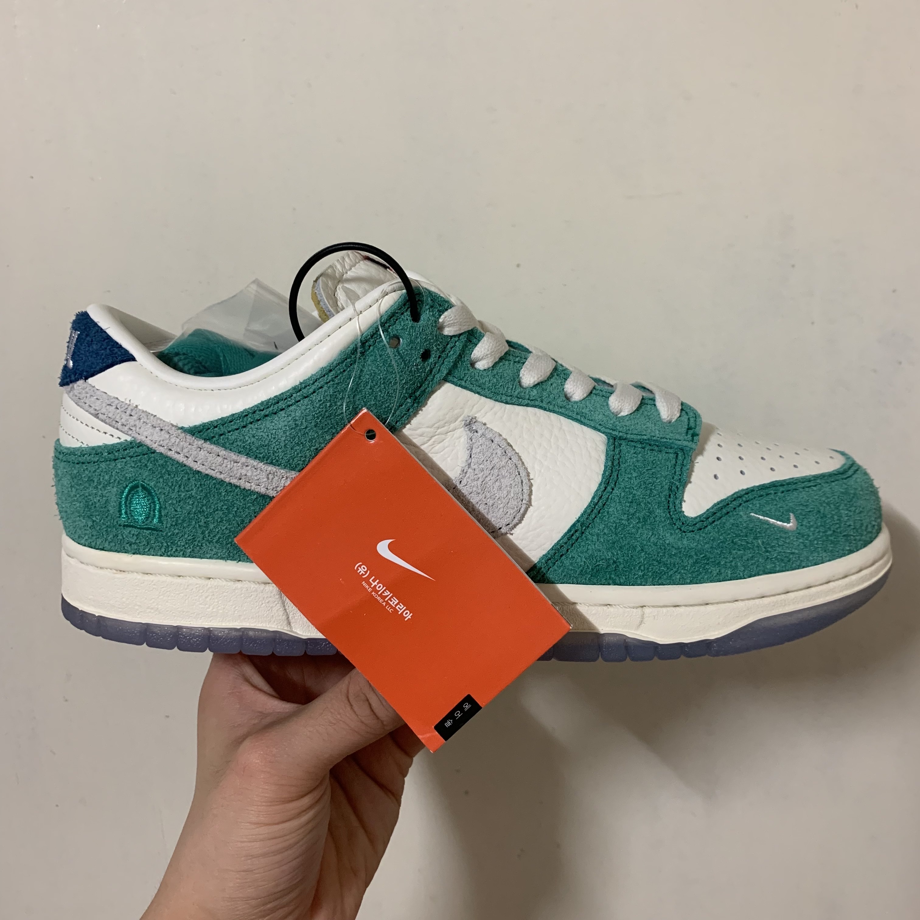 Nike x Kasina Dunk Low Road Sign - Kasina Exclusive 착용 스타일 - 1