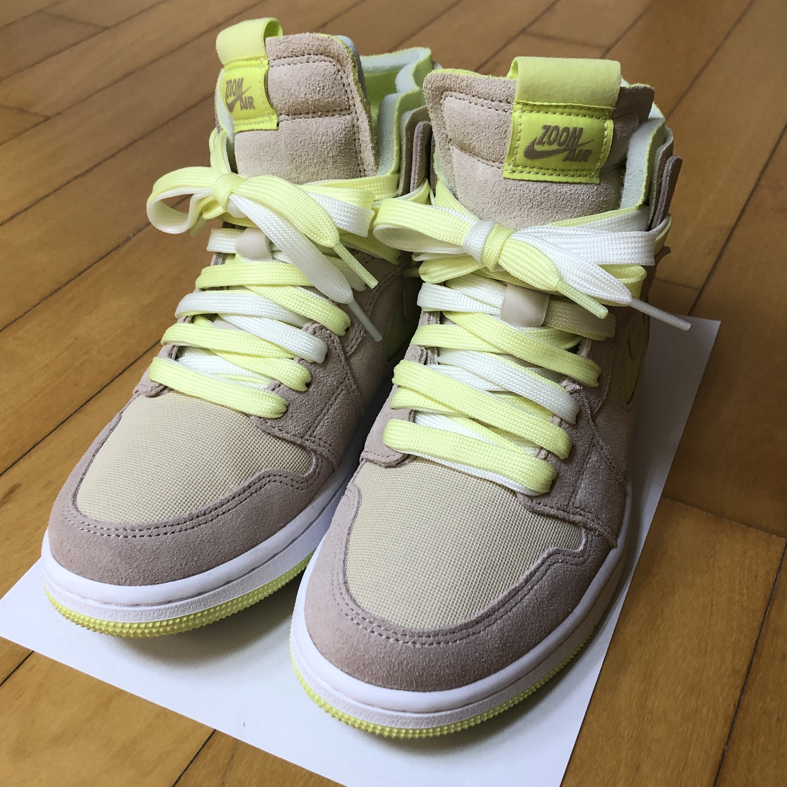 (W) Jordan 1 Zoom Air CMFT Lemon Twist 착용 스타일 - 1