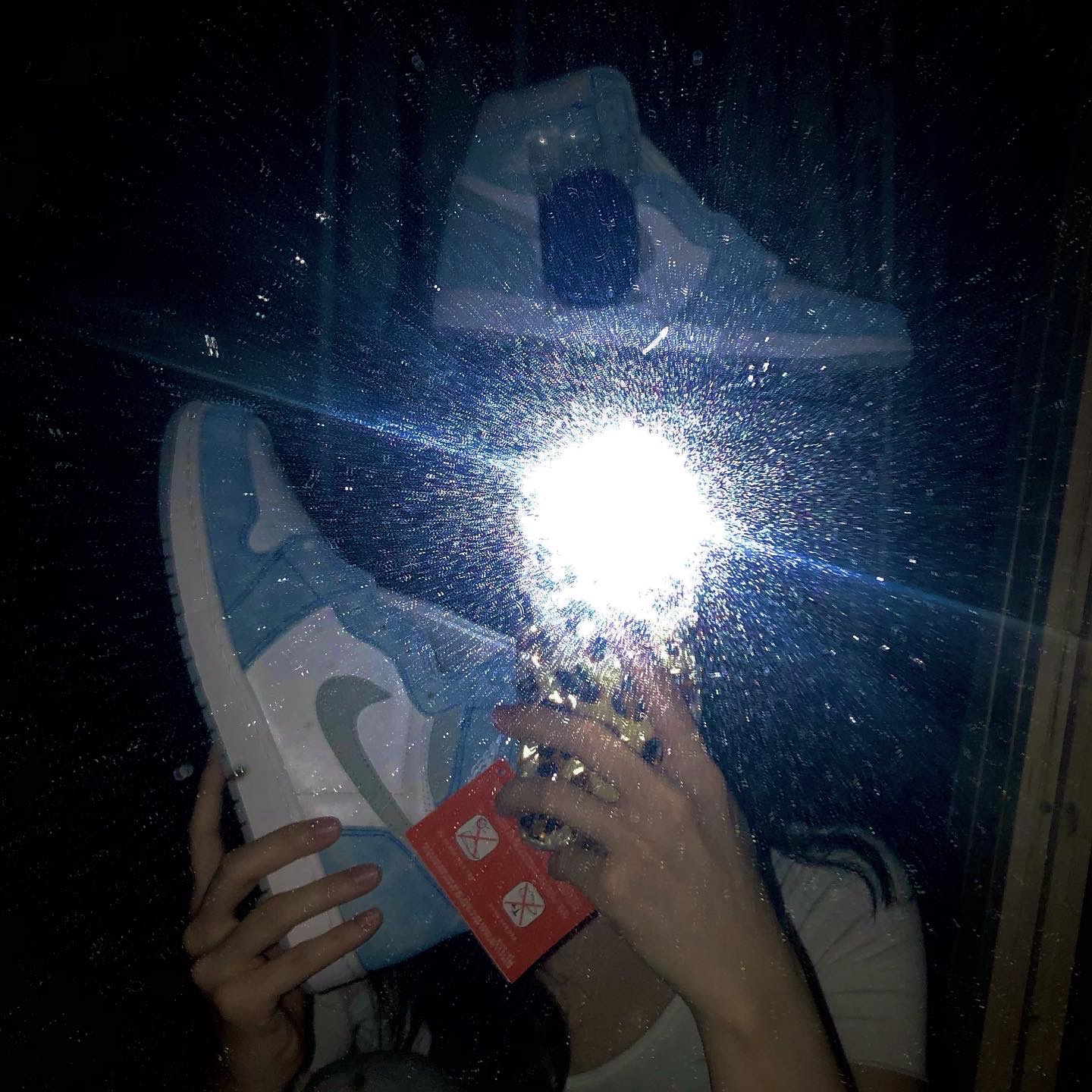 Jordan 1 Retro High OG Hyper Royal 착용 스타일