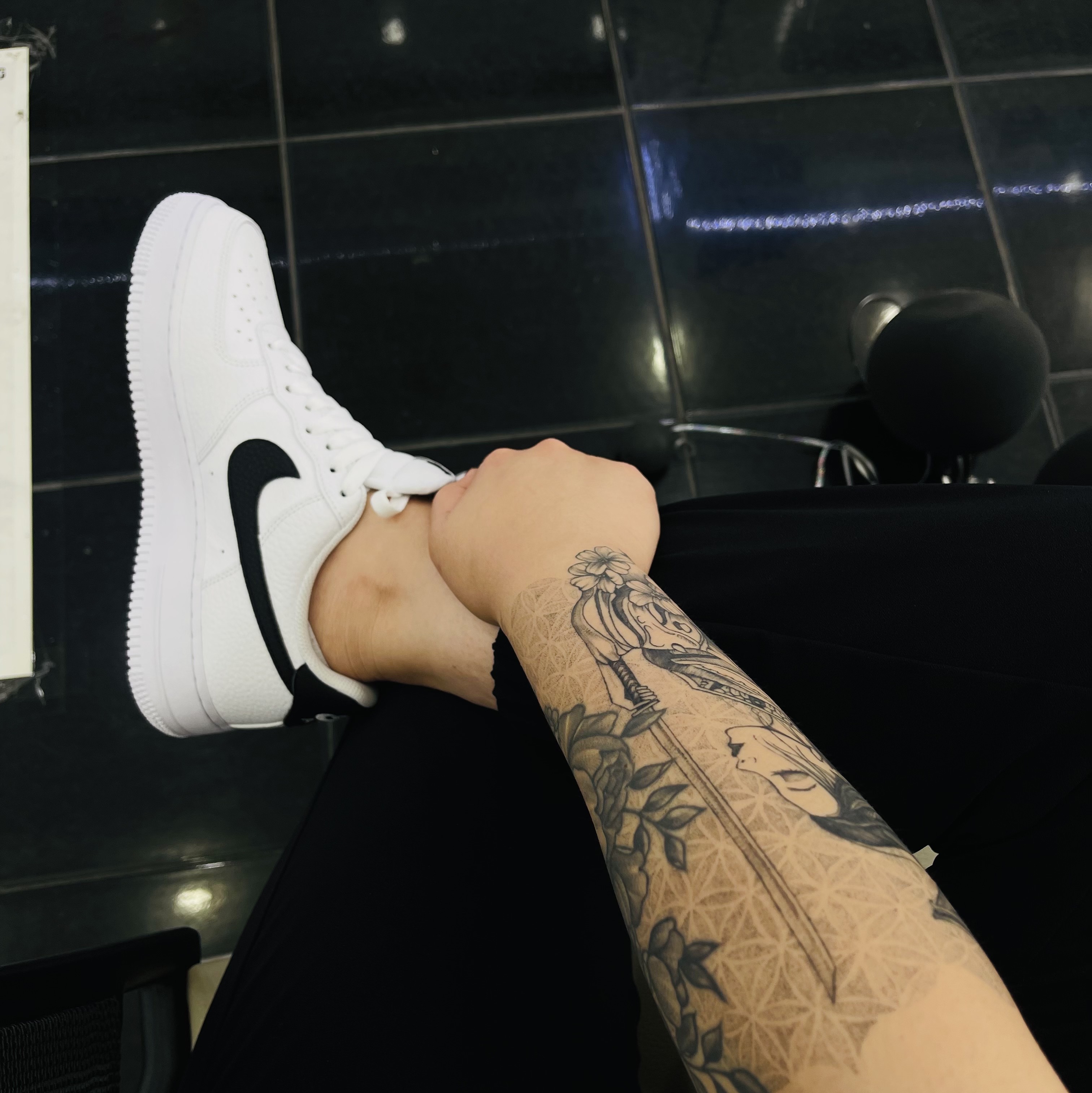 Nike Air Force 1 '07 White Black 착용 스타일 - 1
