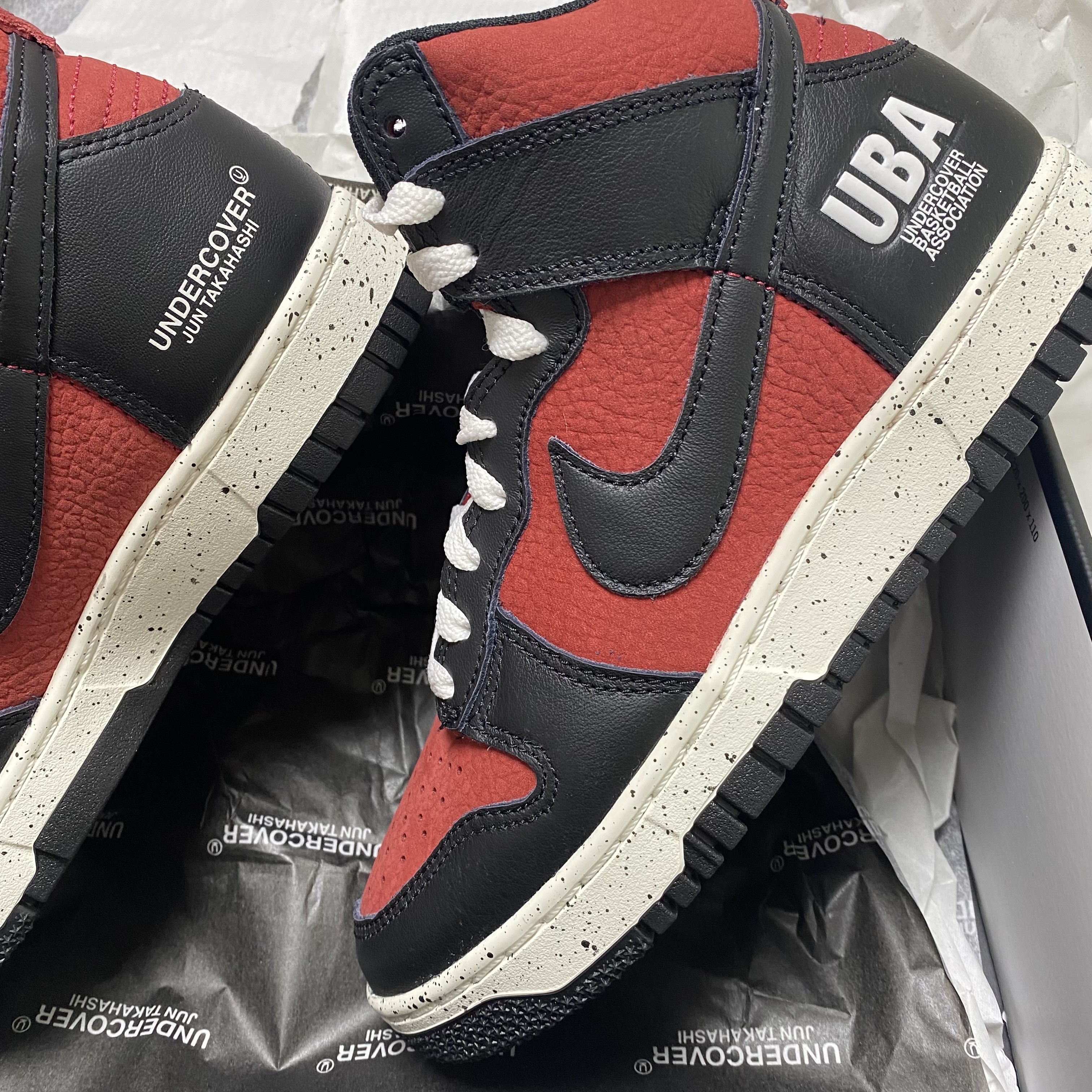 Nike x Undercover Dunk High 1985 Gym Red 착용 스타일 - 3