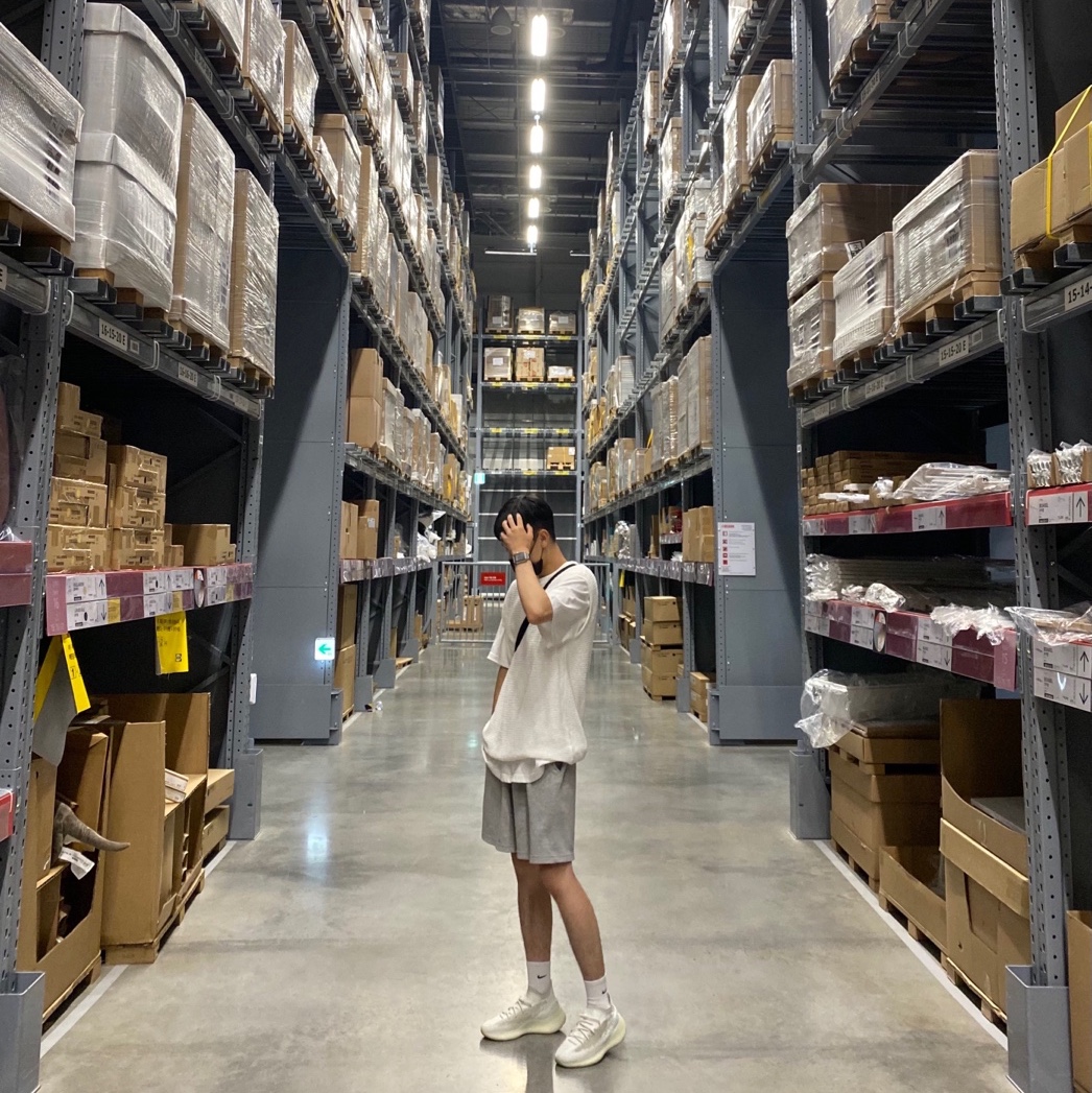 Adidas Yeezy Boost 380 Calcite Glow 착용 스타일