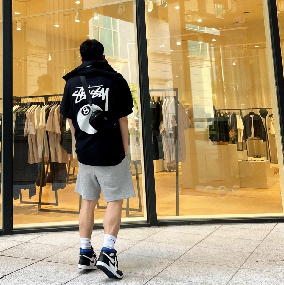 Jordan 1 Retro High OG Royal Toe, Stussy 8 Ball T-Shirt Black - 21SS 착용 스타일