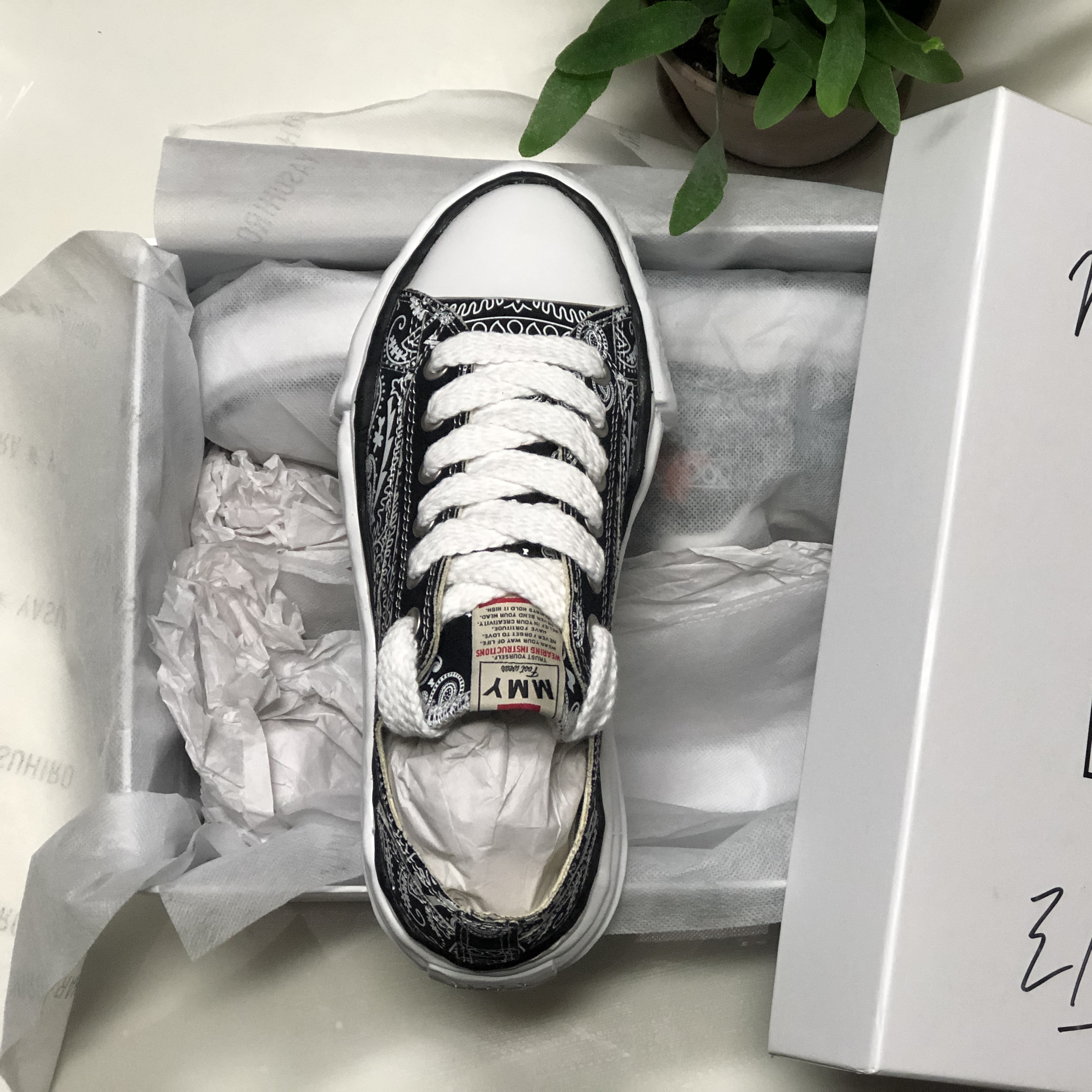 Maison Mihara Yasuhiro x Casestudy Peterson OG Sole Bandana Low-top Sneakers Black 착용 스타일 - 2