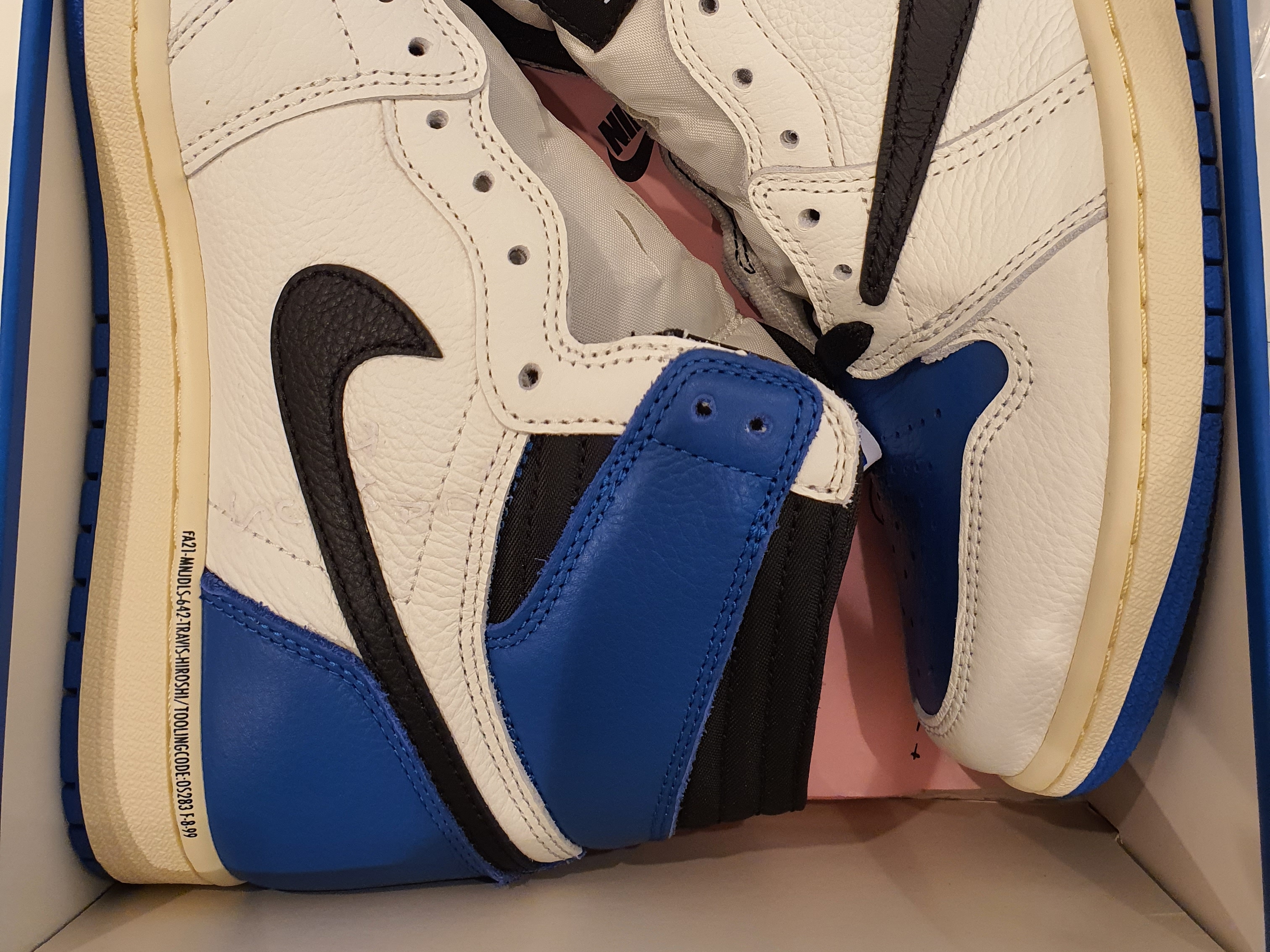 Jordan 1 x Travis Scott x Fragment Retro High OG SP Military Blue 착용 스타일 - 2