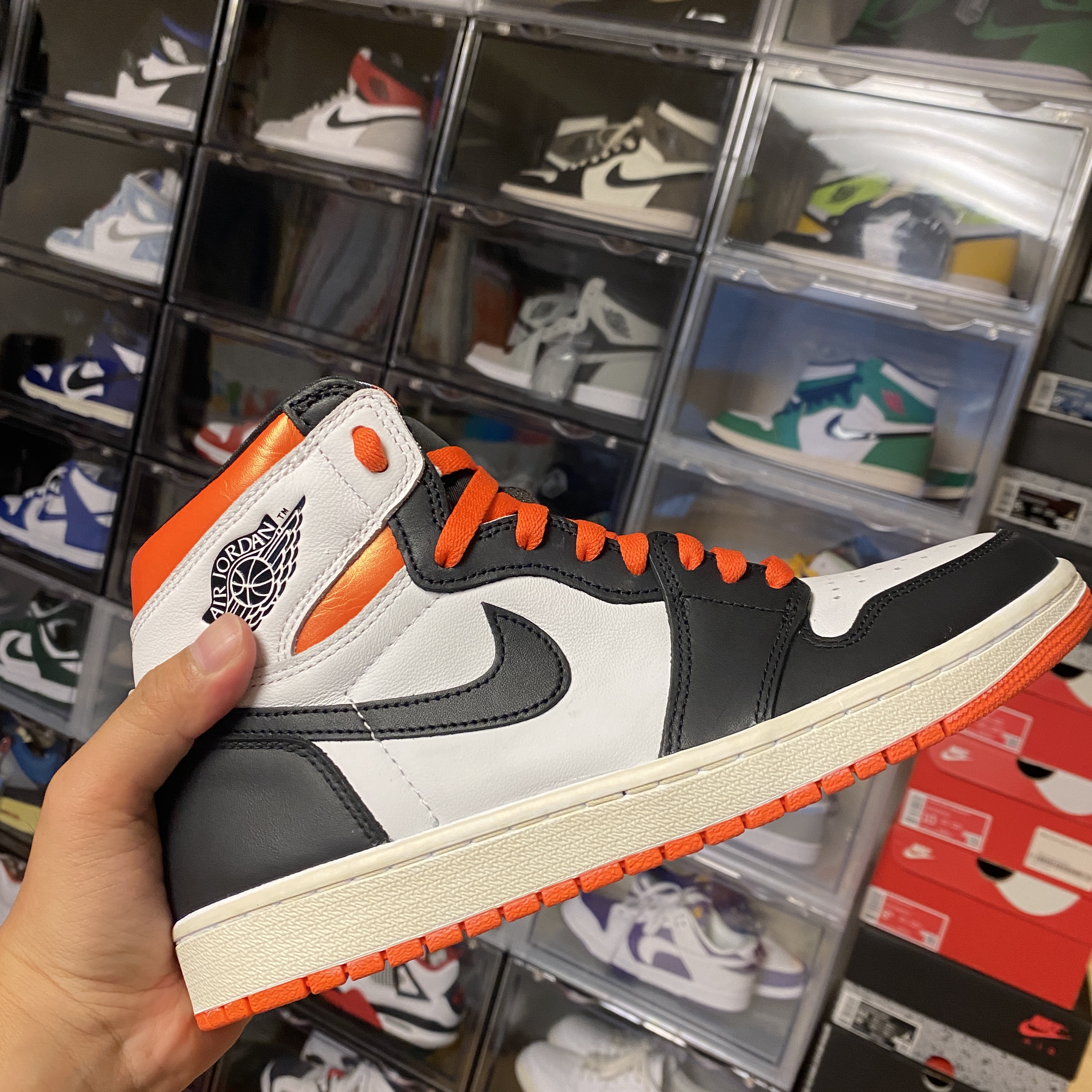 Jordan 1 Retro High OG Electro Orange, Jordan 1 Retro High OG Black Mocha 착용 스타일