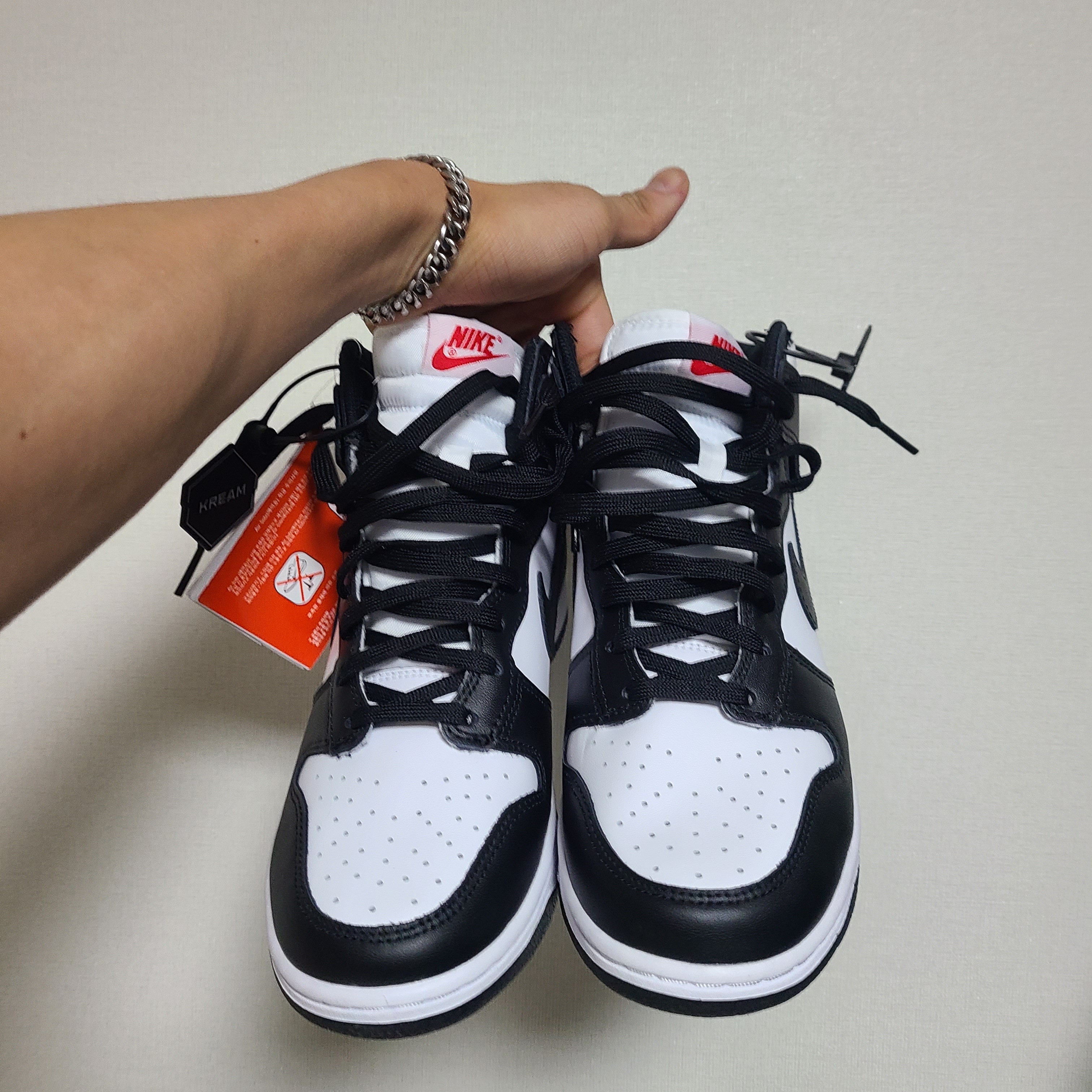 (W) Nike Dunk High Black and White 착용 스타일