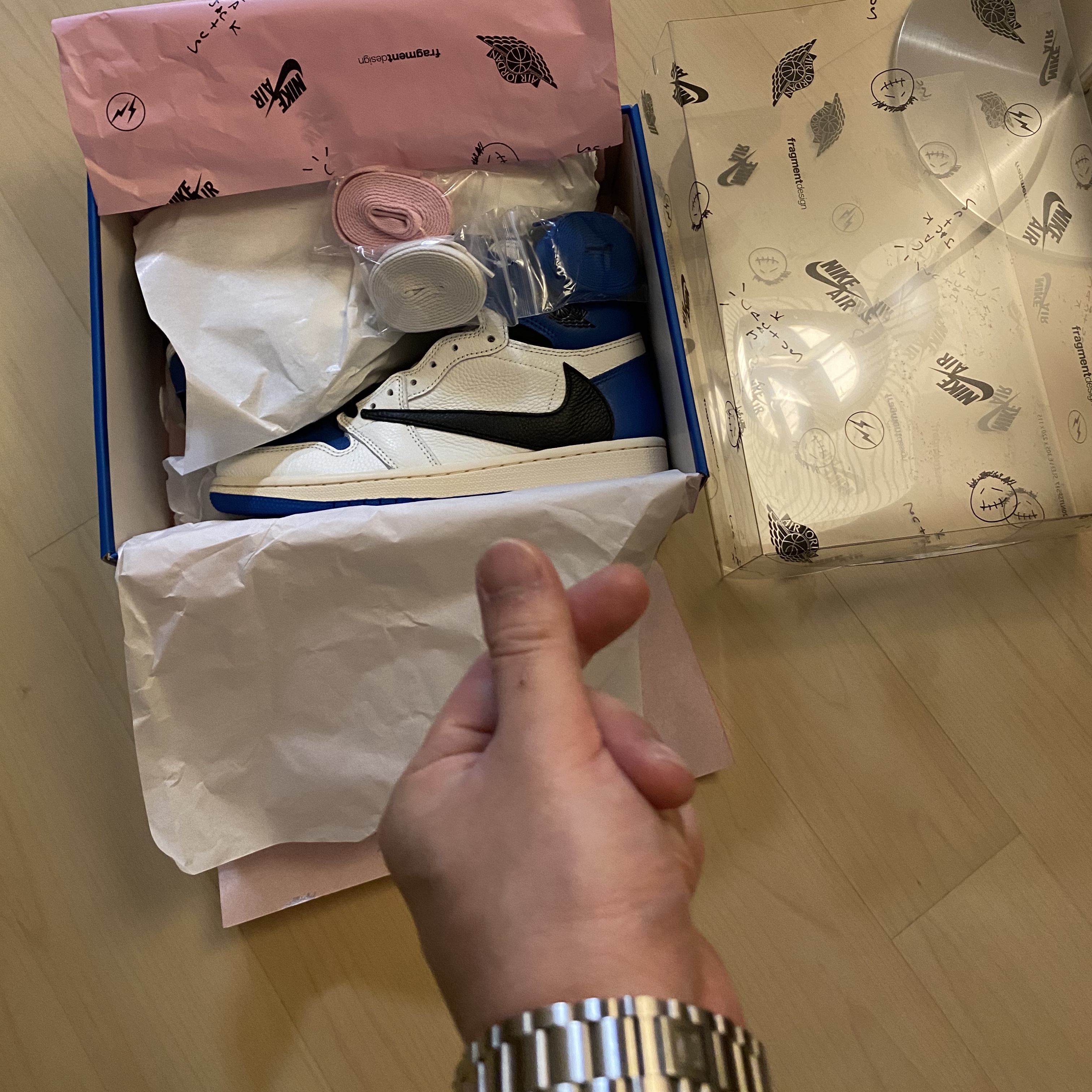 Jordan 1 x Travis Scott x Fragment Retro High OG SP Military Blue 착용 스타일