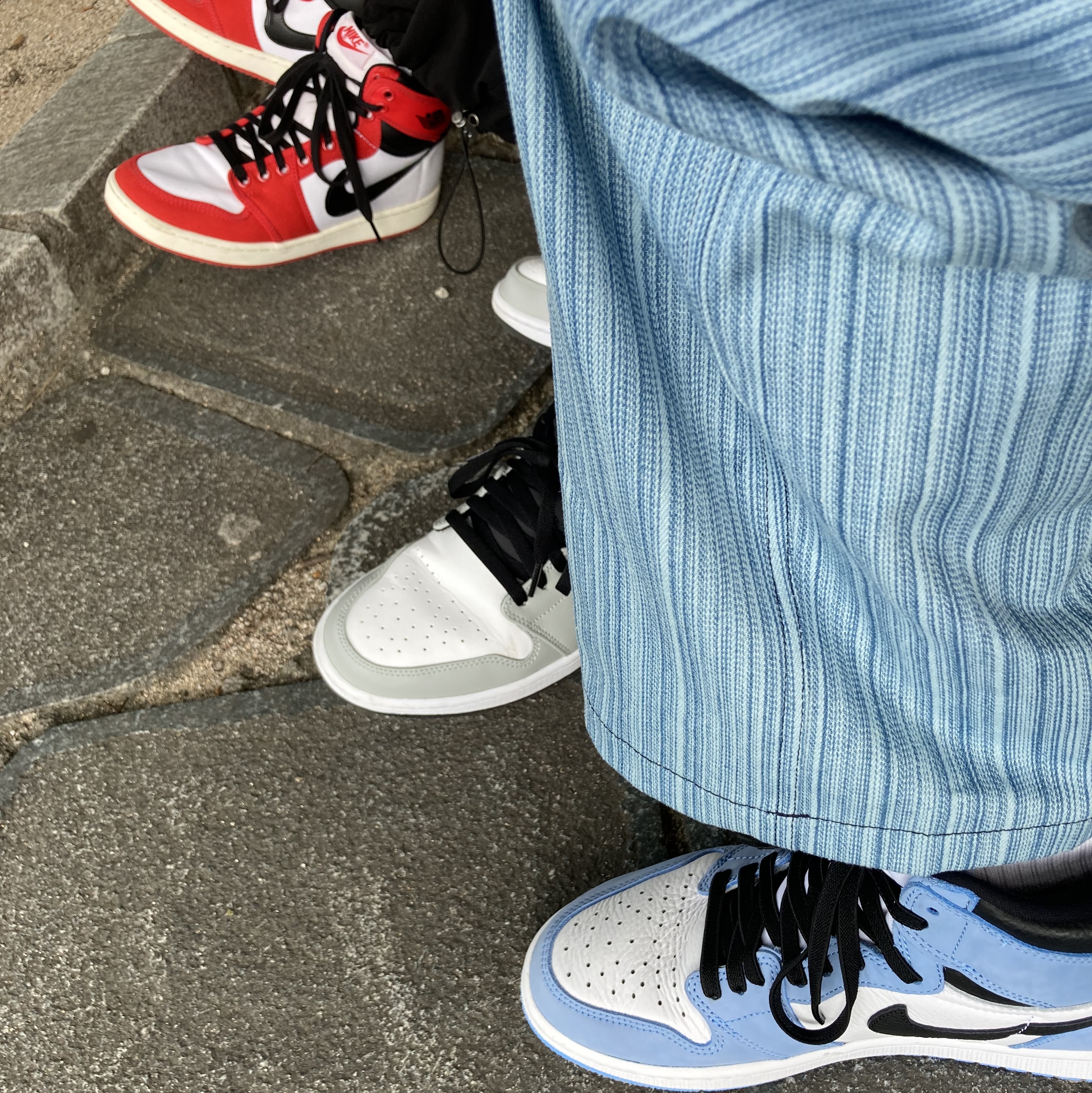 Jordan 1 Retro High OG University Blue, Jordan 1 Low Light Smoke Grey 착용 스타일