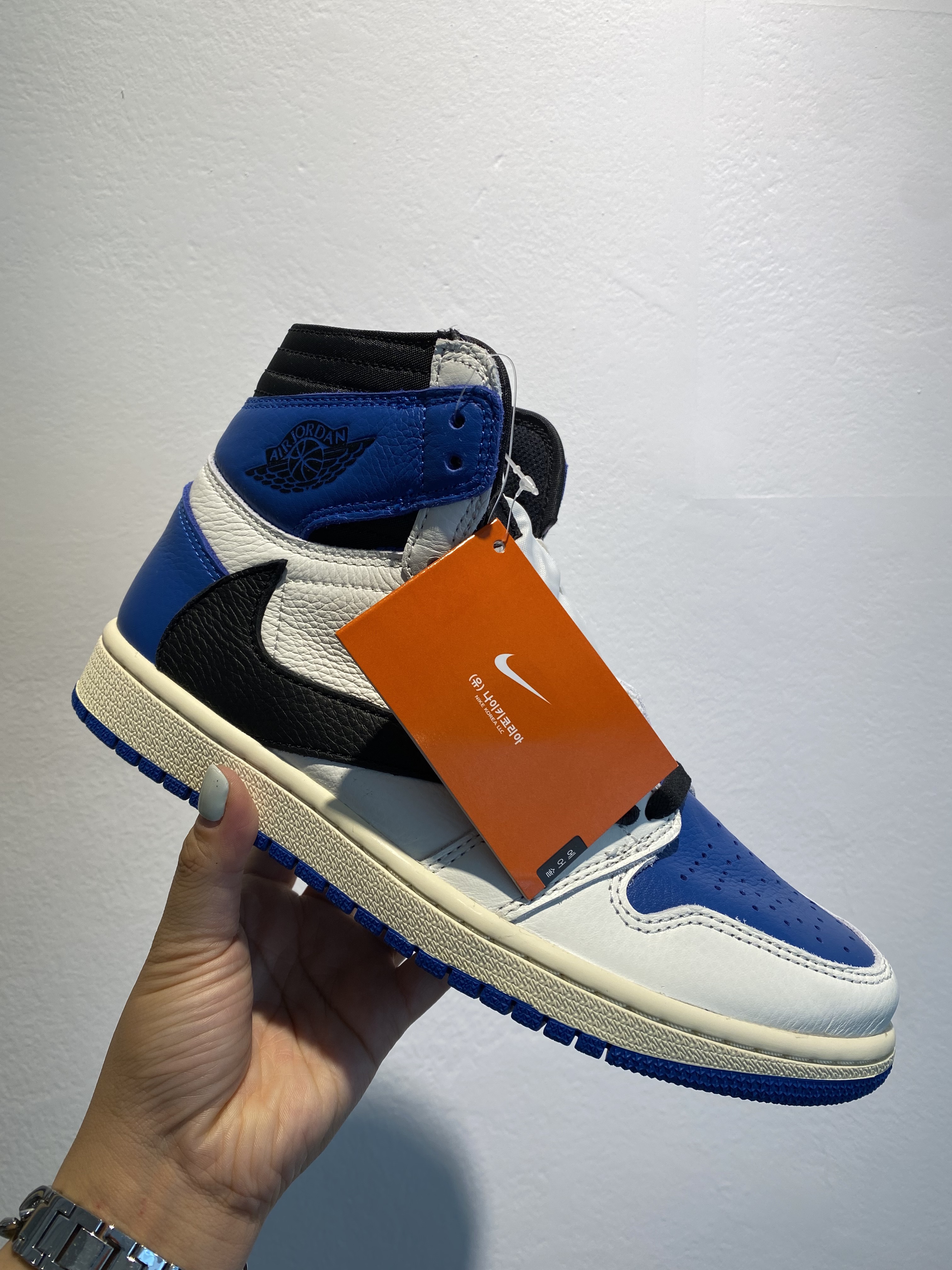 Jordan 1 x Travis Scott x Fragment Retro High OG SP Military Blue 착용 스타일 - 1