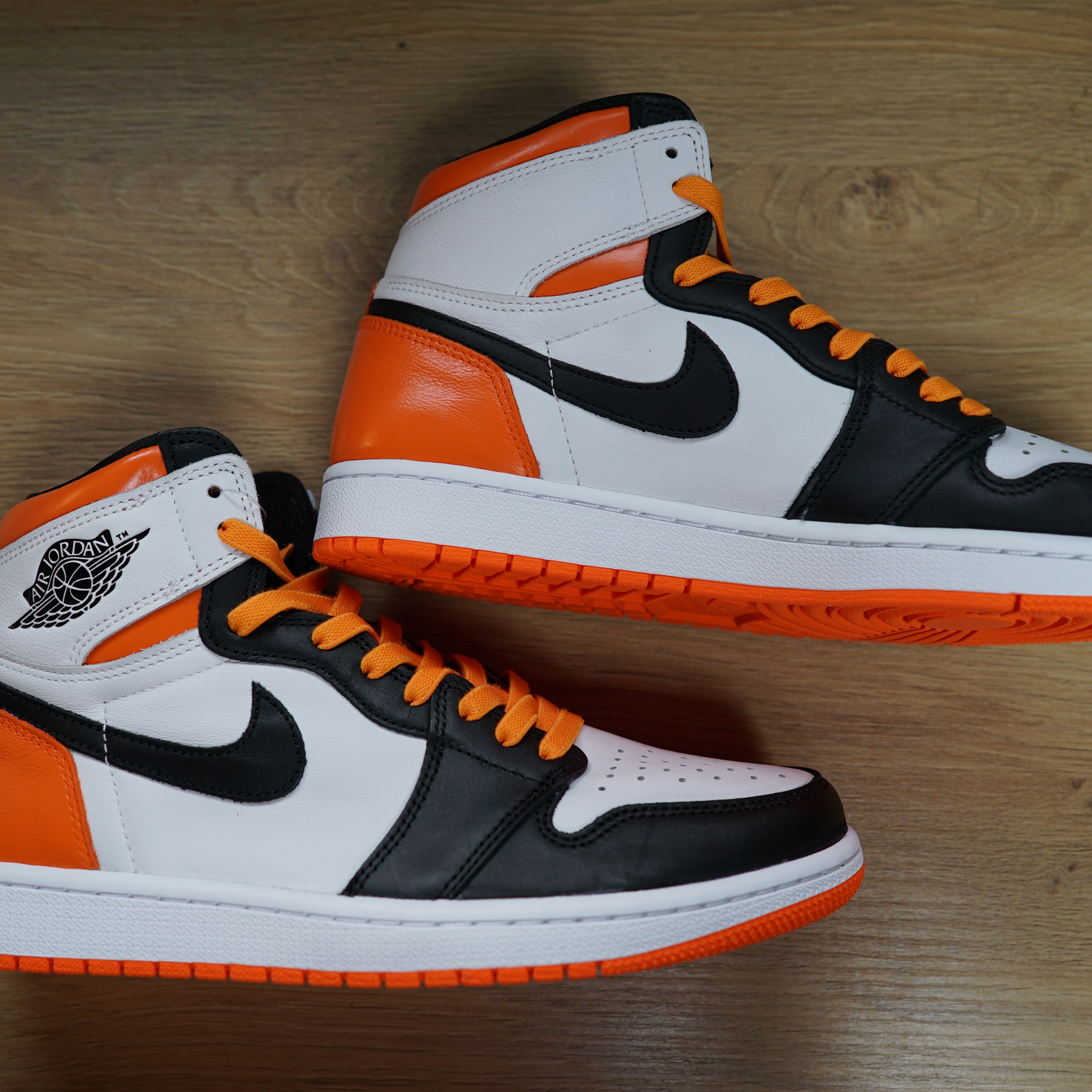 Jordan 1 Retro High OG Electro Orange 착용 스타일 - 1